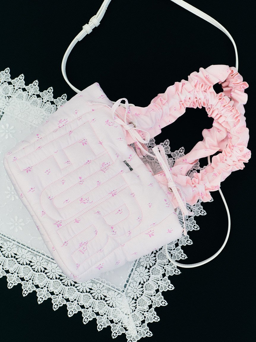 【ファーファー/FURFUR】の【限定カラー】ロゴパデッドトートバッグ インテリア・キッズ・メンズ・レディースファッション・服の通販 founy(ファニー) 　ファッション　Fashion　レディースファッション　Fashion for Women　バッグ　Bags　キルティング　Quilted, Quilting　クッション　Cushion, Throw Pillow　スマート　Smart, Elegant　ポケット　Pocket, Pocket Detail　PNK[066]|ID: prp329100004801843 ipo3291000000034839025