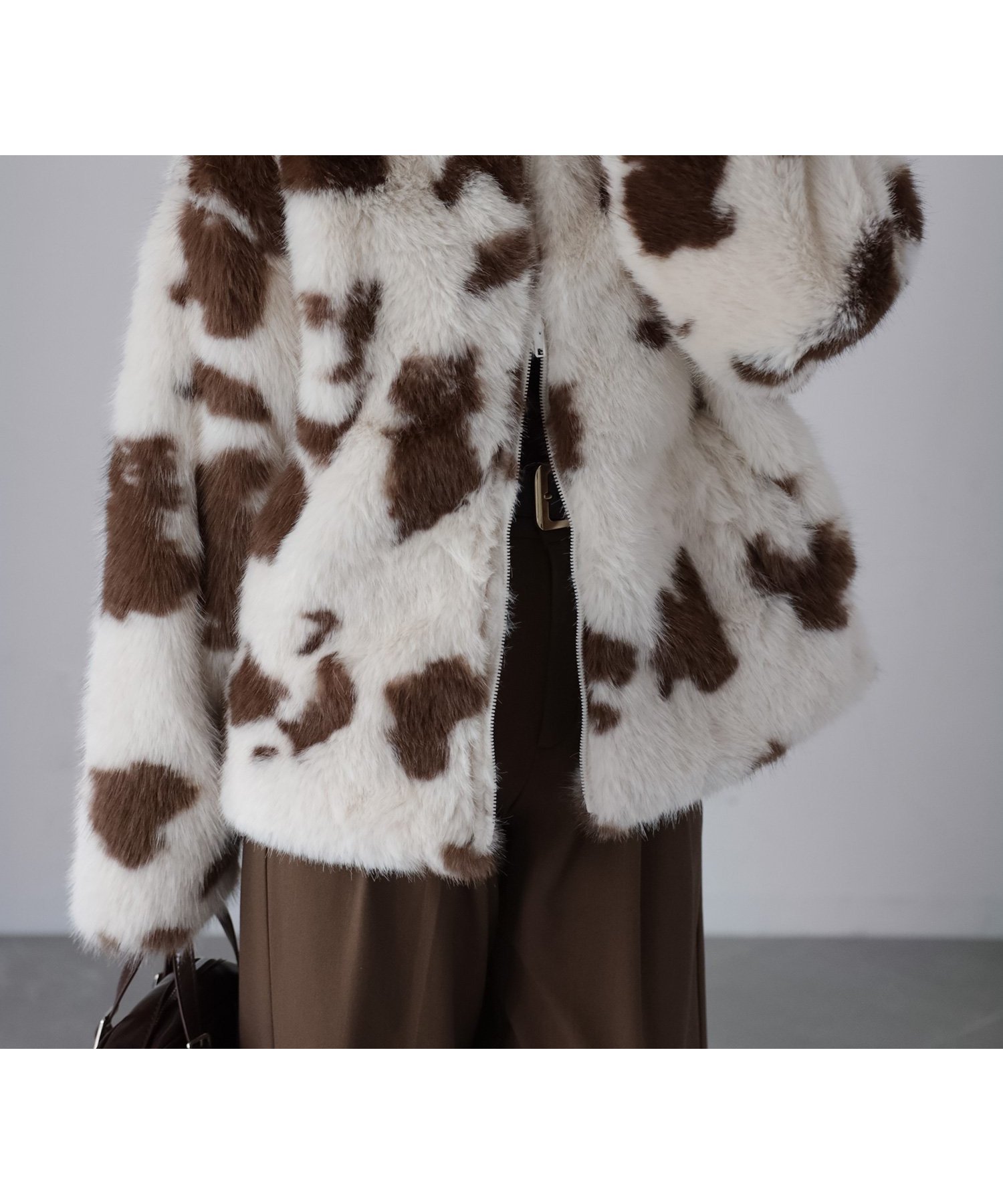 【リベリー/Riberry】のスタンドネックカウ柄ファーブルゾン インテリア・キッズ・メンズ・レディースファッション・服の通販 founy(ファニー) ファッション Fashion レディースファッション Fashion for Women アウター Coat / Outerwear Collection ブルゾンジャケット・スポーティアウター Blouson Jackets カーゴパンツ Cargo Pants, Utility Pants 軽量 Lightweight, Ultra Light ショート Short, Short Length ジップ Zip, Zipper スウェット / スエット Sweatshirt, Sweatwear スタンド Stand Collar, Upright Stand スニーカー Sneakers, Trainers デニム Denim, Jeans Material トレンド Trend, Trending Now バランス Balance, Style Balance パーカー Hoodie, Parka フェイクファー Faux Fur, Imitation Fur フロント Front, Front Design ブルゾン Blouson, Bomber Jacket ブロック Block, Solid Block Pattern ポケット Pocket, Pocket Detail 防寒 Cold Protection, Winter-Ready ミックス Mix, Mixed Style ミドル Middle Length, Mid Height ワイド Wide, Wide Fit 冬 Winter / This Winter おすすめ Recommended / Our Picks ブラウン|ID: prp329100004801925 ipo3291000000034839447