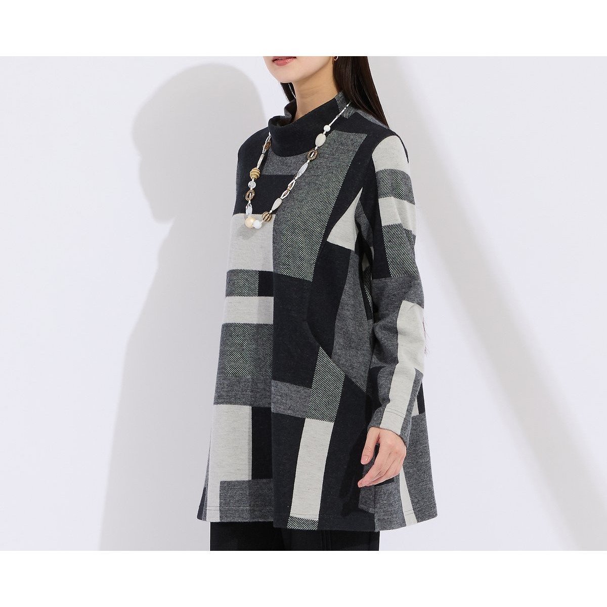 【リリアンビューティ/Liliane Burty】の【M~4L】両面起毛チェックTシャツ インテリア・キッズ・メンズ・レディースファッション・服の通販 founy(ファニー) 　ファッション　Fashion　レディースファッション　Fashion for Women　トップス・カットソー　Cut & Sew Tops　シャツ・ブラウス・オフィスカジュアル　Elegant Blouses & Button-Ups　ロングTシャツ・Tシャツ　Longline T-Shirts & Tees　インナー　Innerwear　ウォーム　Warm Fabric　ジャカード／ジャガード　Jacquard, Woven Pattern　チェック　Check, Plaid, Tartan　チュニック　Tunic, Long Top　定番　Standard, Basic Item　人気　Popular, Best Seller　長袖　Long Sleeve, Full Sleeve　ハイネック　High Neck, Mock Neck　ベーシック　Basic, Essential　ポケット　Pocket, Pocket Detail　ロング　Long, Long-Length　冬　Winter / This Winter　おすすめ　Recommended / Our Picks　グレー|ID: prp329100004802058 ipo3291000000034840270