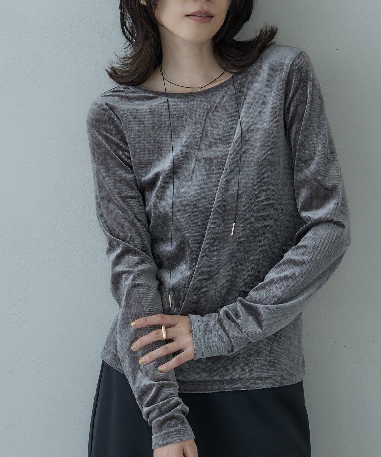 【インディヴィ/INDIVI】のバックカットアウトベロアカットソー インテリア・キッズ・メンズ・レディースファッション・服の通販 founy(ファニー) ファッション Fashion レディースファッション Fashion for Women トップス・カットソー Cut & Sew Tops カットソー・ベーシックTシャツ Cut-and-Sewn Tops / Stretch Tees & Basics ベロアトップス Velour Tops / Velvet-Look Items アクセサリー Fashion Accessories シンプル Simple, Minimal ストレッチ Stretch, Stretchy Fabric ベロア Velour, Soft Velvet ラウンド Round, Round Neck グレー|ID: prp329100004802075 ipo3291000000034840458