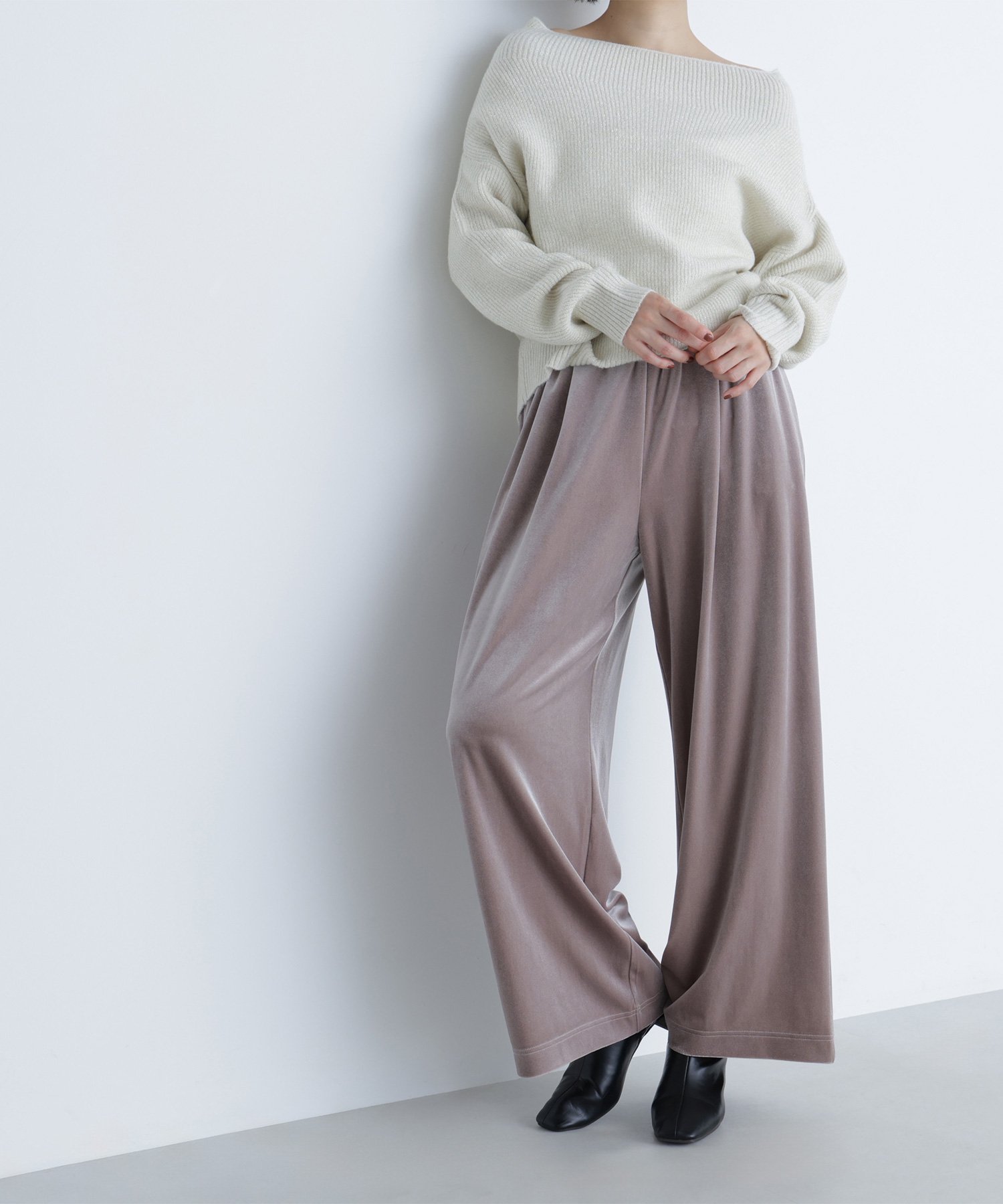 【ナチュラル ビューティー ベーシック/NATURAL BEAUTY BASIC】のベロアイージーパンツ インテリア・キッズ・メンズ・レディースファッション・服の通販 founy(ファニー) 　ファッション　Fashion　レディースファッション　Fashion for Women　パンツ　Pants & Trousers　なめらか　Smooth, Silky Texture　ストレート　Straight, Straight Cut　ベロア　Velour, Soft Velvet　リラックス　Relax, Relaxed Fit　エレガント 上品　Elegant　グレージュ3|ID: prp329100004802159 ipo3291000000034840930