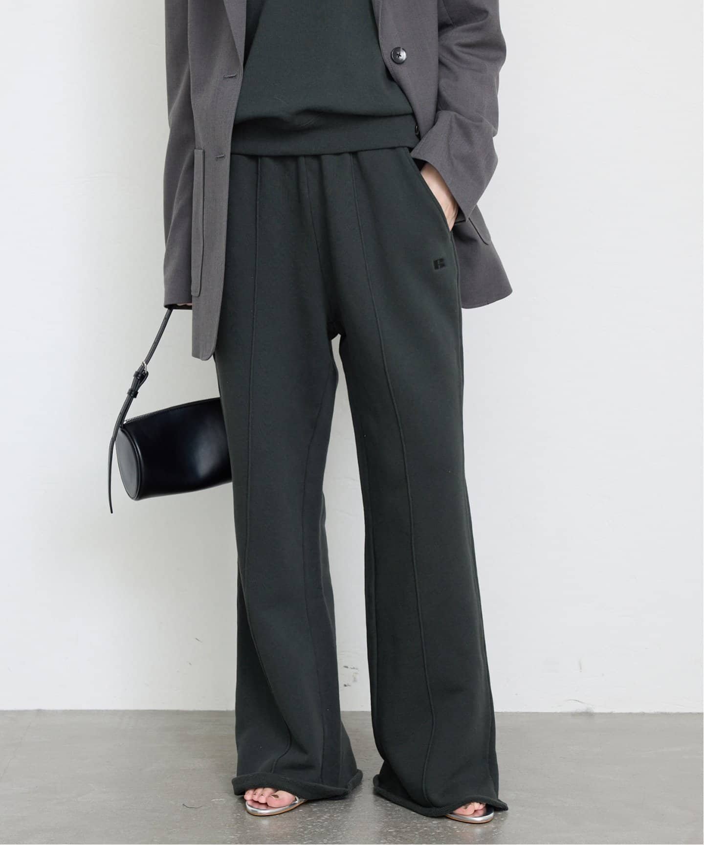 【スローブ イエナ/SLOBE IENA】の《追加》RUSSELL ATHLETIC/ラッセルアスレチック SLOBE別注 スウェットパンツ インテリア・キッズ・メンズ・レディースファッション・服の通販 founy(ファニー) ファッション Fashion レディースファッション Fashion for Women パンツ Pants & Trousers アメリカン American Style スポーツ Sports, Activewear スマート Smart, Elegant センター Center, Center Line フレア Flare, Flared ラッセル Raschel, Raschel Lace 別注 Limited Edition, Custom Order ブラック|ID: prp329100004802212 ipo3291000000034841269