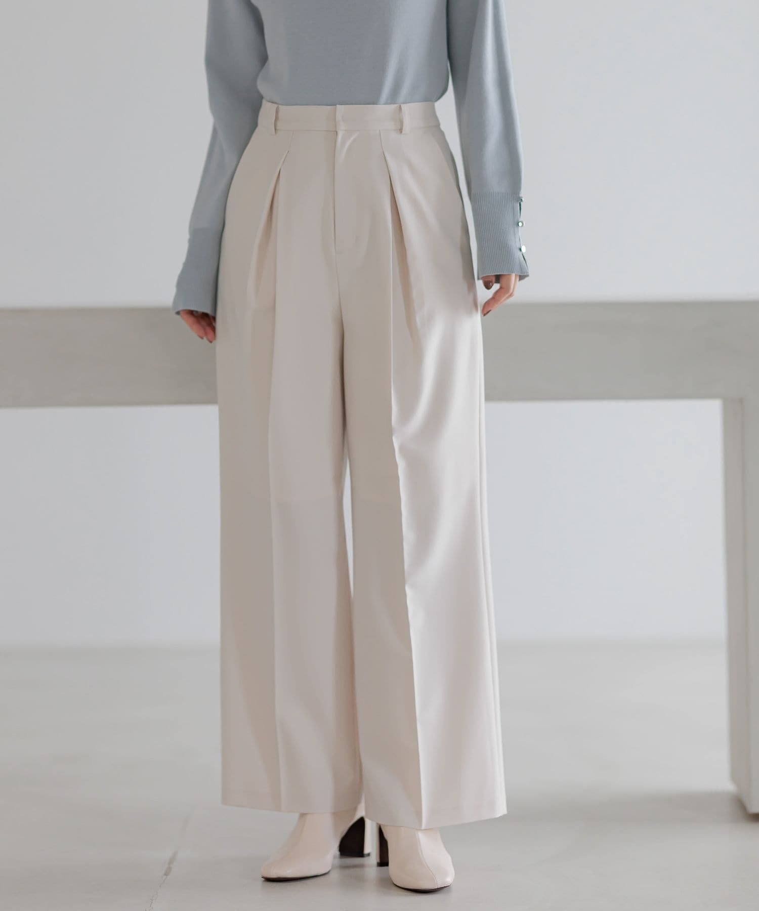 【アンデミュウ/Andemiu】のカサネタックストレートパンツ インテリア・キッズ・メンズ・レディースファッション・服の通販 founy(ファニー) ファッション Fashion レディースファッション Fashion for Women パンツ Pants & Trousers シンプル Simple, Minimal ストレート Straight, Straight Cut フロント Front, Front Design アイボリー|ID: prp329100004802249 ipo3291000000034841496