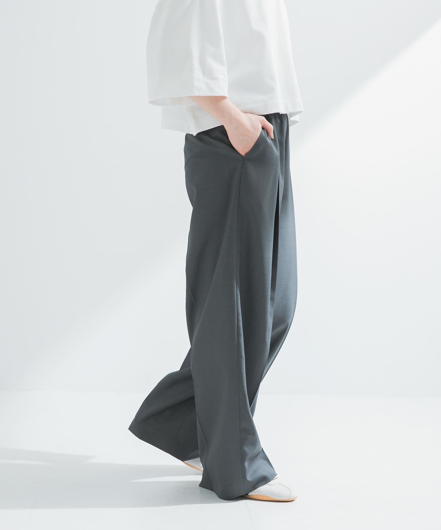 【アーバンリサーチ/URBAN RESEARCH】の『イージーケア』ワイドギャザースラックス 人気、トレンドファッション・服の通販 founy(ファニー) ファッション Fashion レディースファッション Fashion for Women 2025年 2025 2025春夏・S/S Spring/Summer 2025 SS25 カットソー Cut and Sewn Top ギャザー Gathered, Ruffled サマー Summer, Summer Style スラックス Slacks, Dress Pants センター Center, Center Line フロント Front, Front Design 夏 Summer S/S・春夏 SS, Spring/Summer, Warm Season 透かし Cut-Out, Lacework other-1|ID: prp329100004802255 ipo3291000000034841554