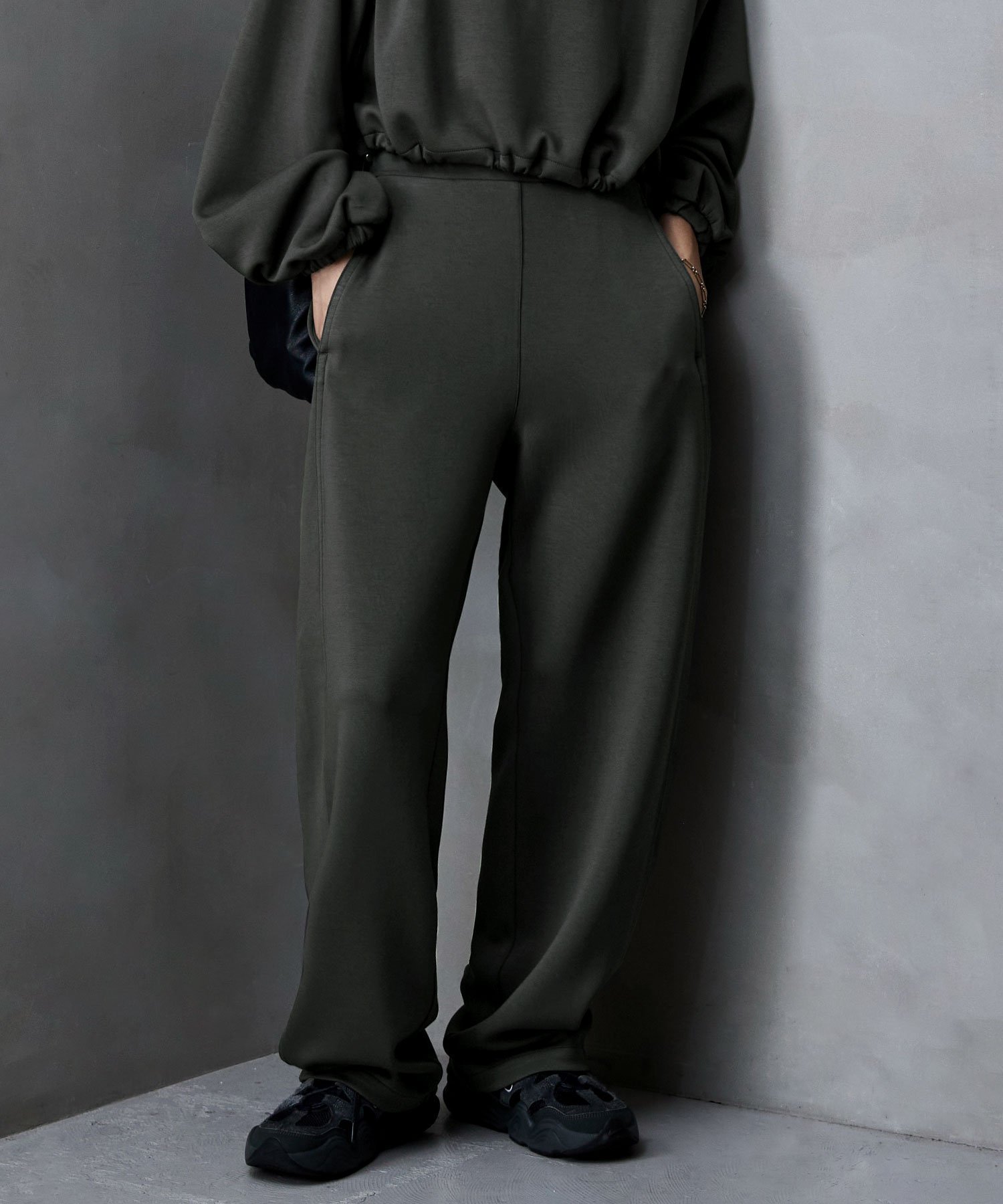 【ビーフラット/bflat】のダンボールニットカーブパンツ インテリア・キッズ・メンズ・レディースファッション・服の通販 founy(ファニー) ファッション Fashion レディースファッション Fashion for Women パンツ Pants & Trousers スウェット / スエット Sweatshirt, Sweatwear ストレッチ Stretch, Stretchy Fabric スポーティ Sporty, Casual Athletic セットアップ Set-Up, Coordinated Outfit とろみ Fluid, Flowy Fabric トレンド Trend, Trending Now リラックス Relax, Relaxed Fit ワイド Wide, Wide Fit チャコールグレー|ID: prp329100004802271 ipo3291000000034841665