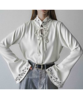 【ハレ/HARE】の2WAYフラワーシシュウブラウス 人気、トレンドファッション・服の通販 founy(ファニー) ファッション Fashion レディースファッション Fashion for Women トップス・カットソー Cut & Sew Tops シャツ・ブラウス・オフィスカジュアル Elegant Blouses & Button-Ups ウェーブ Wavy Pattern カーディガン Cardigan, Knitwear ジャケット Jacket, Outerwear ストレート Straight, Straight Cut スマート Smart, Elegant スリーブ Sleeve, Long Sleeve / Short Sleeve デニム Denim, Jeans Material トレンド Trend, Trending Now ハイネック High Neck, Mock Neck フィット Fit, Slim Fit フレア Flare, Flared フロント Front, Front Design リボン Ribbon, Bow ロング Long, Long-Length ワイド Wide, Wide Fit おすすめ Recommended / Our Picks エレガント 上品 Elegant |ID:prp329100004802353