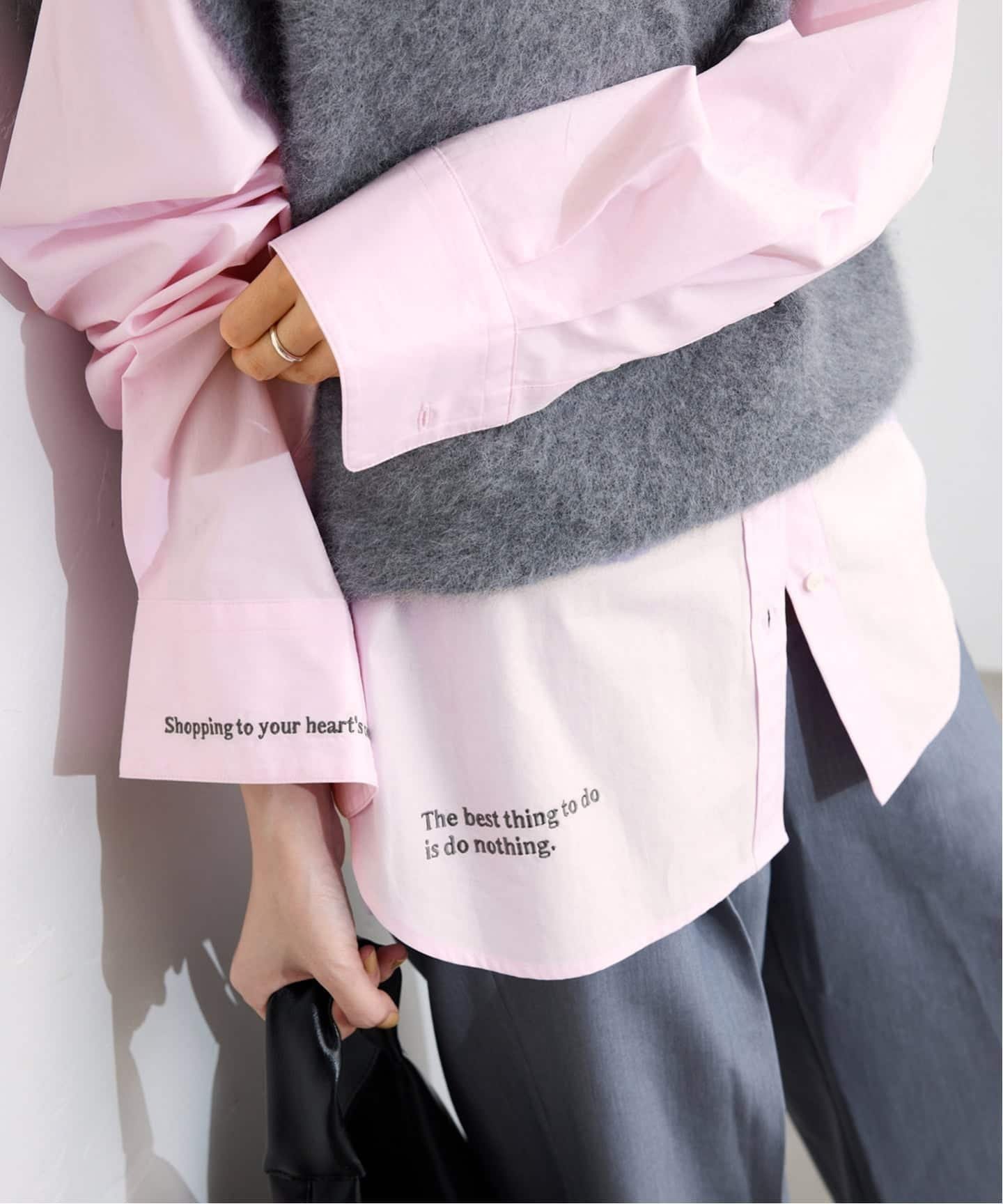 【スローブ イエナ/SLOBE IENA】のホリデー刺繍シャツ インテリア・キッズ・メンズ・レディースファッション・服の通販 founy(ファニー) ファッション Fashion レディースファッション Fashion for Women トップス・カットソー Cut & Sew Tops シャツ・ブラウス・オフィスカジュアル Elegant Blouses & Button-Ups 2025年 2025 2025-2026秋冬・A/W Autumn/Winter 2025–26 AW25–26 おすすめ Recommended / Our Picks コレクション Collection, Seasonal Line ベーシック Basic, Essential ホリデーシーズン Holiday Season レギュラー Regular, Standard Fit 定番 Standard, Basic Item ピンク|ID: prp329100004802389 ipo3291000000034842572