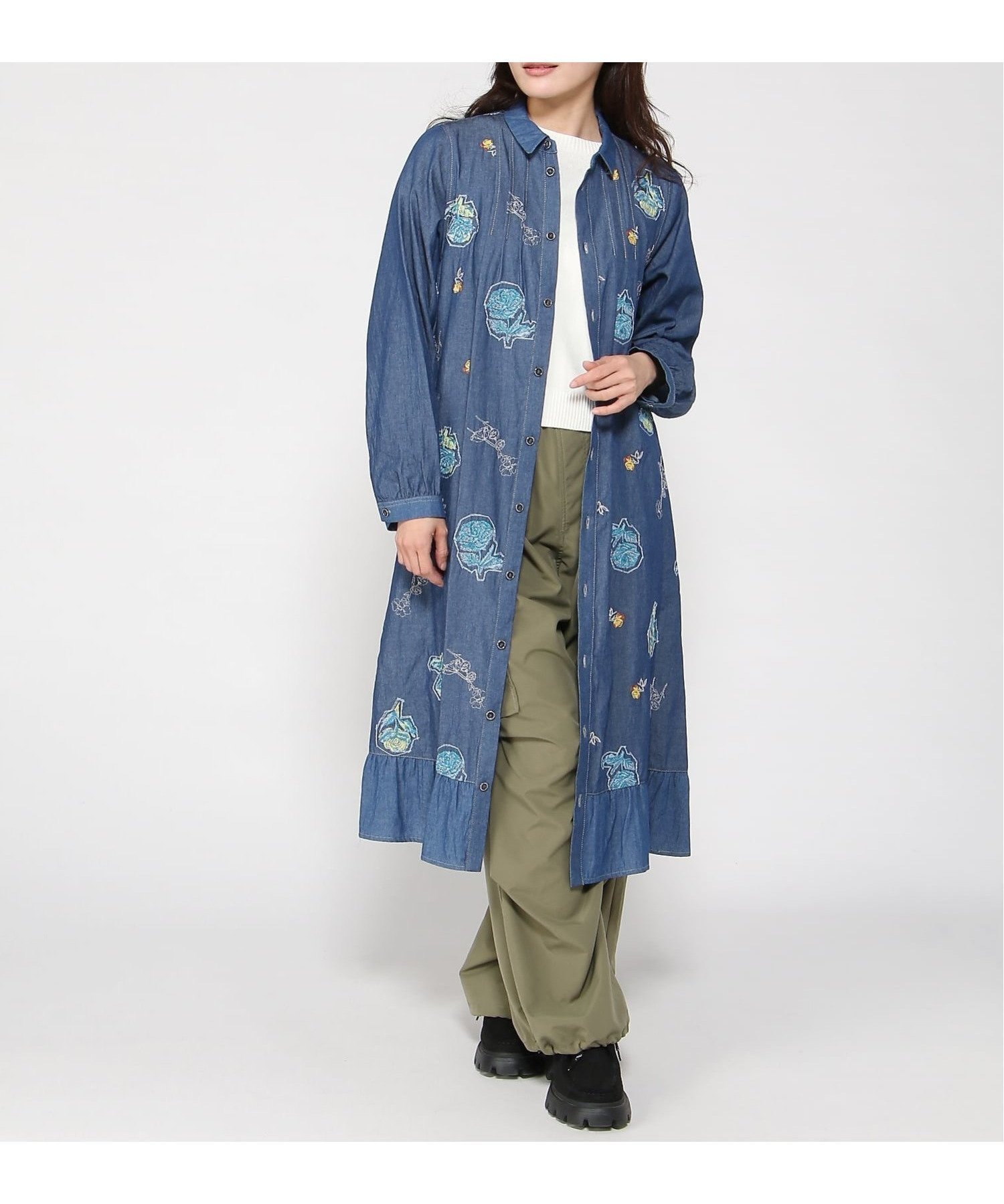 【スーパーハッカ/SUPER HAKKA】のライトオンスデニム ローズスケッチ刺繍ワンピース(前開き) インテリア・キッズ・メンズ・レディースファッション・服の通販 founy(ファニー) ファッション Fashion レディースファッション Fashion for Women ワンピース Dresses おすすめ Recommended / Our Picks ティアード Tiered, Tiered Style ハンド Hand, Handmade ポケット Pocket, Pocket Detail ローズ Rose, Rose Motif 羽織 Haori, Light Jacket ネイビー|ID: prp329100004802509 ipo3291000000034843303