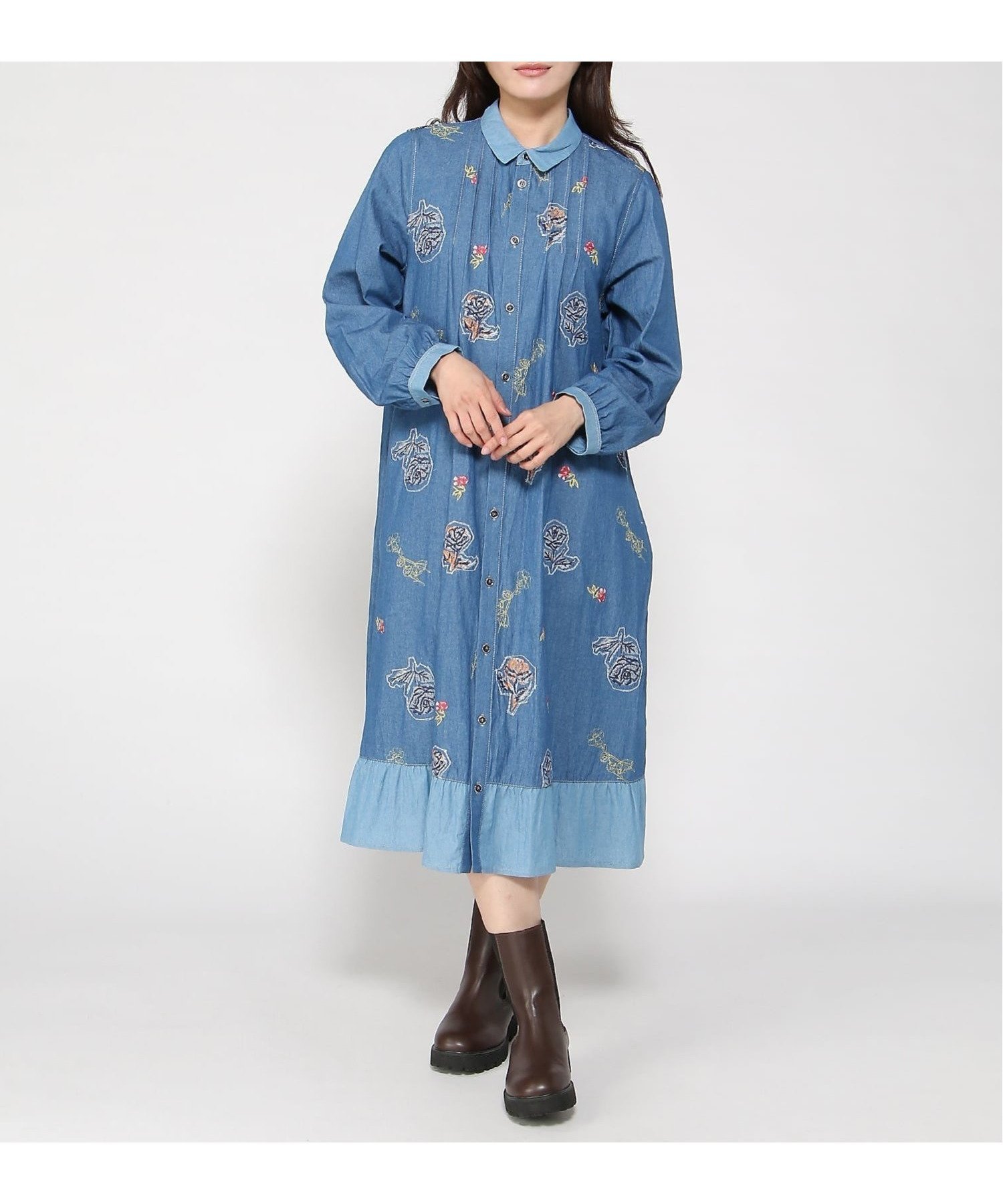 【スーパーハッカ/SUPER HAKKA】のライトオンスデニム ローズスケッチ刺繍ワンピース(前開き) インテリア・キッズ・メンズ・レディースファッション・服の通販 founy(ファニー) ファッション Fashion レディースファッション Fashion for Women ワンピース Dresses おすすめ Recommended / Our Picks ティアード Tiered, Tiered Style ハンド Hand, Handmade ポケット Pocket, Pocket Detail ローズ Rose, Rose Motif 羽織 Haori, Light Jacket ブルー|ID: prp329100004802509 ipo3291000000034843304