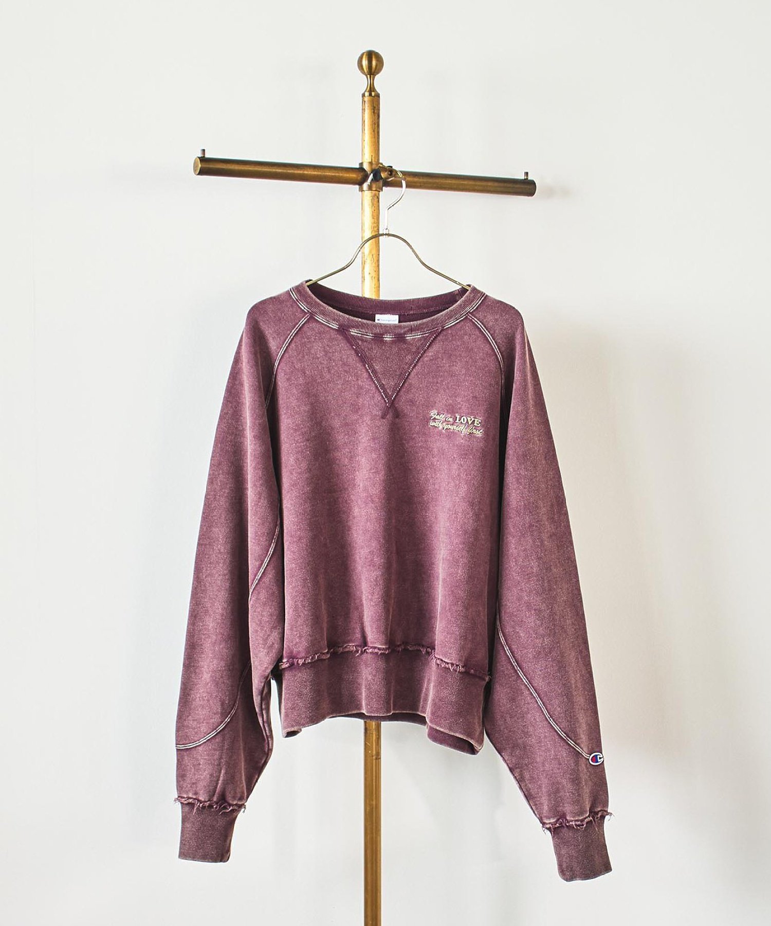 【ローズバッド/ROSE BUD】の【Champion別注】ROSE BUD*Champion HEAVY WASH SWEAT インテリア・キッズ・メンズ・レディースファッション・服の通販 founy(ファニー) ファッション Fashion レディースファッション Fashion for Women トップス・カットソー Cut & Sew Tops レディースパーカー・カジュアルフーディー Casual Hoodies & Sweatshirts スウェット・クルーネックトップス Sweatshirts & Crewnecks / Relaxed Fit Sweat Tops オレンジ Orange ヴィンテージ Vintage Style デニム Denim, Jeans Material トレンド Trend, Trending Now パターン Pattern, Design Print ベーシック Basic, Essential 別注 Limited Edition, Custom Order おすすめ Recommended / Our Picks BURGUNDY|ID: prp329100004802631 ipo3291000000034844472