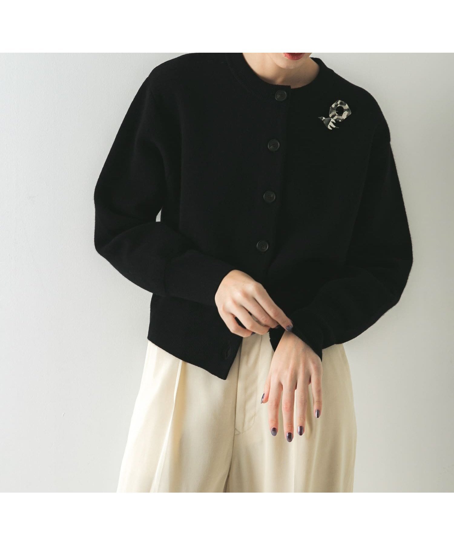 【アーバンリサーチ/URBAN RESEARCH】のウールカシミヤショルダーパッドカーディガン インテリア・キッズ・メンズ・レディースファッション・服の通販 founy(ファニー) 　ファッション　Fashion　レディースファッション　Fashion for Women　トップス・カットソー　Cut & Sew Tops　カーディガン・羽織り　Layered Style Cardigans　2025年　2025　2025-2026秋冬・A/W　Autumn/Winter 2025–26 AW25–26　冬　Winter / This Winter　おすすめ　Recommended / Our Picks　なめらか　Smooth, Silky Texture　カーディガン　Cardigan, Knitwear　コンパクト　Compact, Small Size　ショルダー　Shoulder, Shoulder Strap　タートルネック　Turtleneck, High Neck　ベーシック　Basic, Essential　エレガント 上品　Elegant　A/W・秋冬　Autumn/Winter　BLACK|ID: prp329100004802642 ipo3291000000034844589