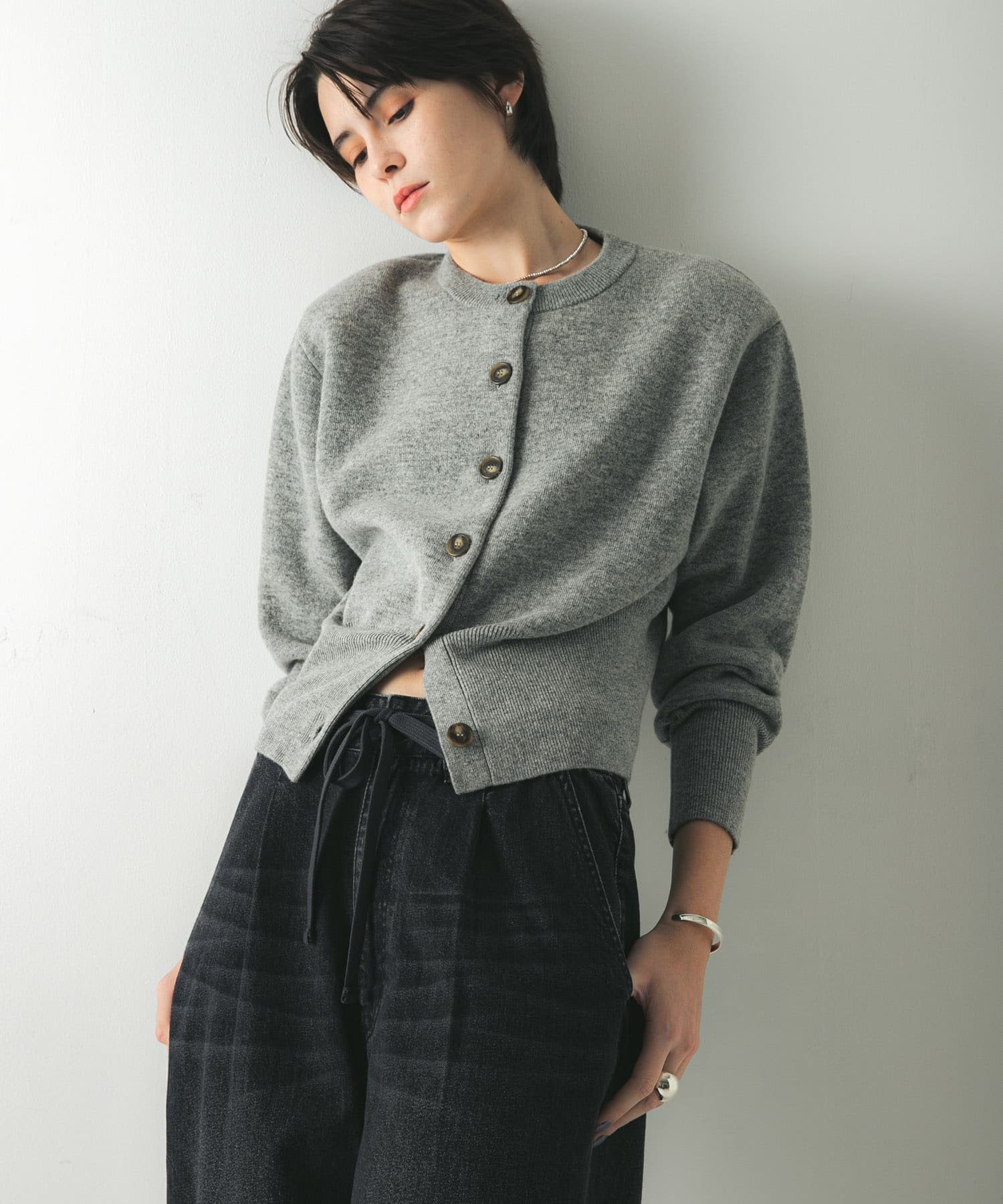 【アーバンリサーチ/URBAN RESEARCH】のウールカシミヤショルダーパッドカーディガン インテリア・キッズ・メンズ・レディースファッション・服の通販 founy(ファニー) 　ファッション　Fashion　レディースファッション　Fashion for Women　トップス・カットソー　Cut & Sew Tops　カーディガン・羽織り　Layered Style Cardigans　2025年　2025　2025-2026秋冬・A/W　Autumn/Winter 2025–26 AW25–26　冬　Winter / This Winter　おすすめ　Recommended / Our Picks　なめらか　Smooth, Silky Texture　カーディガン　Cardigan, Knitwear　コンパクト　Compact, Small Size　ショルダー　Shoulder, Shoulder Strap　タートルネック　Turtleneck, High Neck　ベーシック　Basic, Essential　エレガント 上品　Elegant　A/W・秋冬　Autumn/Winter　GRAY|ID: prp329100004802642 ipo3291000000034844590