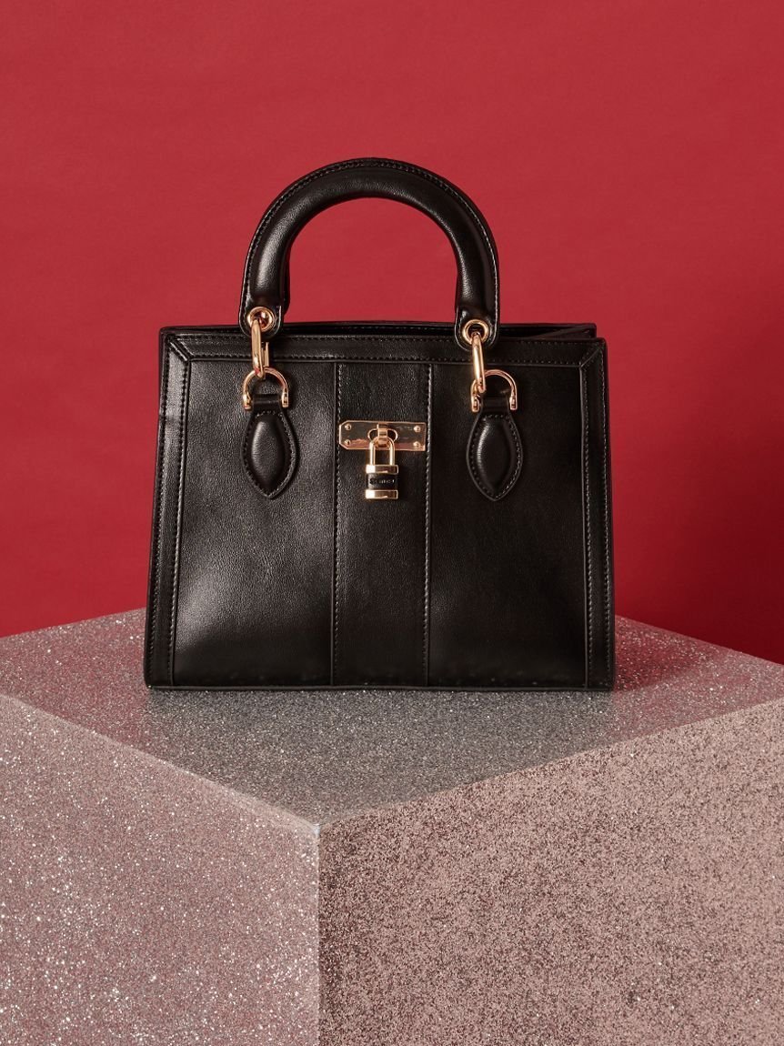 【スナイデル/SNIDEL】のスクエアパッドロックバッグ インテリア・キッズ・メンズ・レディースファッション・服の通販 founy(ファニー) 　ファッション　Fashion　レディースファッション　Fashion for Women　バッグ　Bags　エレガント 上品　Elegant　クラシカル　Classical, Vintage-Inspired　コンパクト　Compact, Small Size　スクエア　Square, Square Shape　スマート　Smart, Elegant　人気　Popular, Best Seller　フェイクレザー　Faux Leather, PU Leather　ポケット　Pocket, Pocket Detail　モチーフ　Motif, Design Theme　おすすめ　Recommended / Our Picks　BLK[009]|ID: prp329100004803041 ipo3291000000034847630