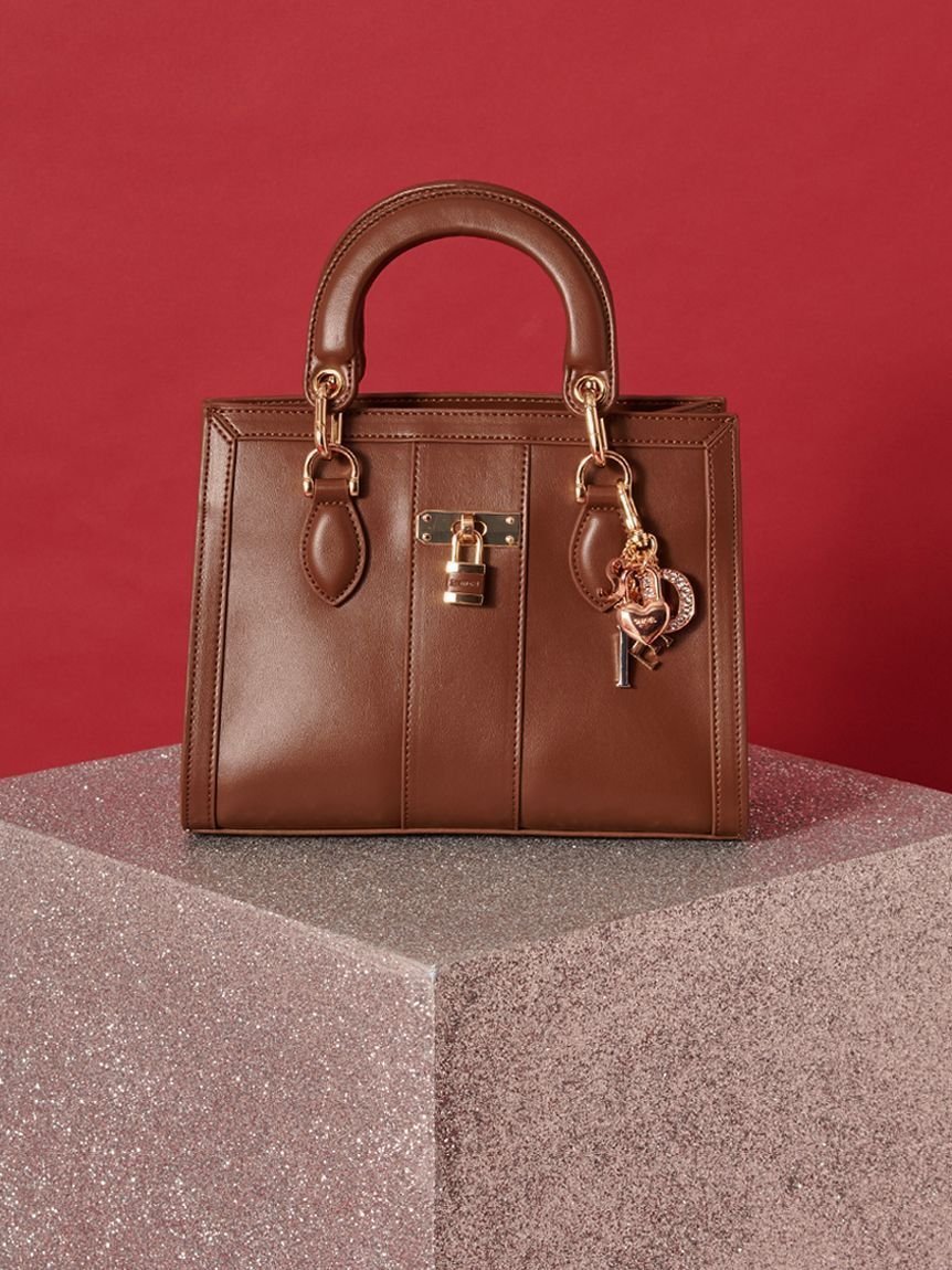 【スナイデル/SNIDEL】のスクエアパッドロックバッグ インテリア・キッズ・メンズ・レディースファッション・服の通販 founy(ファニー) 　ファッション　Fashion　レディースファッション　Fashion for Women　バッグ　Bags　エレガント 上品　Elegant　クラシカル　Classical, Vintage-Inspired　コンパクト　Compact, Small Size　スクエア　Square, Square Shape　スマート　Smart, Elegant　人気　Popular, Best Seller　フェイクレザー　Faux Leather, PU Leather　ポケット　Pocket, Pocket Detail　モチーフ　Motif, Design Theme　おすすめ　Recommended / Our Picks　BRW[058]|ID: prp329100004803041 ipo3291000000034847631