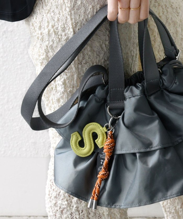 【シップス フォー ウィメン/SHIPS】の【WEB限定】チャーム 付き フリル 巾着 ショルダー インテリア・キッズ・メンズ・レディースファッション・服の通販 founy(ファニー) https://founy.com/ ファッション Fashion レディースファッション Fashion for Women 巾着 Drawstring Bag, Kinchaku ショルダー Shoulder, Shoulder Strap チャーム Charm, Pendant トレンド Trend, Trending Now フリル Frill, Ruffle ポケット Pocket, Pocket Detail 旅行 Travel 2025年 2025 2025-2026秋冬・A/W Autumn/Winter 2025–26 AW25–26 |ID: prp329100004803044 ipo3291000000034847638