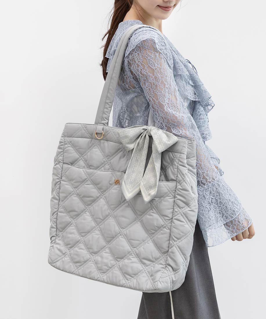 【ランダ/RANDA】の【A4対応】2WAY リボンキルティングトートバッグ インテリア・キッズ・メンズ・レディースファッション・服の通販 founy(ファニー) ファッション Fashion レディースファッション Fashion for Women バッグ Bags キルティング Quilted, Quilting キーホルダー Keychain, Key Holder 傘 Umbrella, Parasol スカーフ Scarf, Neckwear 財布 Wallet, Purse 手帳 Planner, Notebook ハンカチ Handkerchief, Hanky フェミニン Feminine, Girly ポケット Pocket, Pocket Detail ポーチ Pouch, Small Case リップ Lip, Lip Motif リボン Ribbon, Bow 旅行 Travel エレガント 上品 Elegant ビジネス 仕事 通勤 Business / Work / Commuting BLUE|ID: prp329100004803154 ipo3291000000034848346