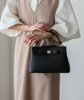 【ヴィータフェリーチェ/VitaFelice】のリボンデザイン2wayハンドバッグ レディース セレモニーバッグ 入学式 卒業式 人気、トレンドファッション・服の通販 founy(ファニー) ファッション Fashion レディースファッション Fashion for Women スマート Smart, Elegant セレモニー Ceremony ポケット Pocket, Pocket Detail マグネット Magnet, Magnetic Closure リボン Ribbon, Bow エレガント 上品 Elegant 入学式 Entrance Ceremony 卒業式 Graduation Ceremony |ID:prp329100004803247