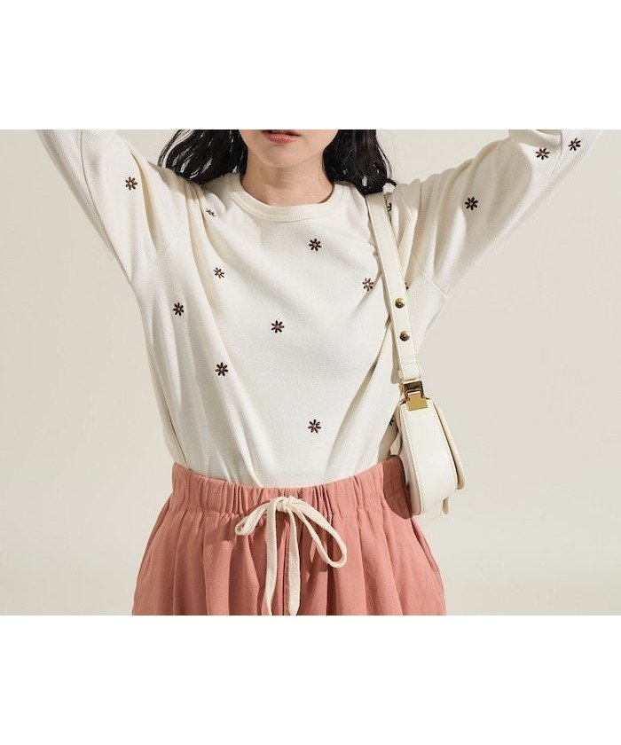 【フリークスストア/FREAK'S STORE】のミニデイジー刺繍 ロンT 25AW 人気、トレンドファッション・服の通販 founy(ファニー) ファッション Fashion レディースファッション Fashion for Women トップス・カットソー Cut & Sew Tops ロングTシャツ・Tシャツ Longline T-Shirts & Tees 2025年 2025 2025-2026秋冬・A/W Autumn/Winter 2025–26 AW25–26 冬 Winter / This Winter インナー Innerwear コンパクト Compact, Small Size トレンド Trend, Trending Now フェミニン Feminine, Girly A/W・秋冬 Autumn/Winter other-1|ID: prp329100004803279 ipo3291000000034849160