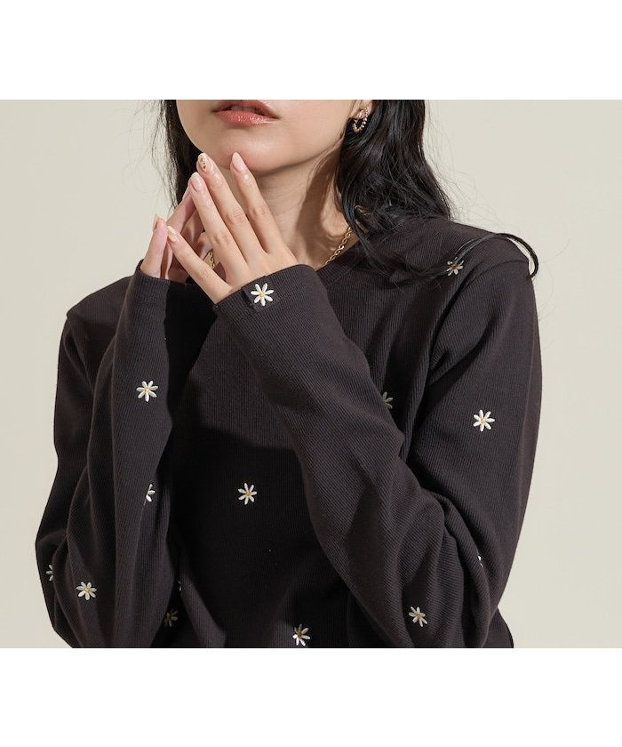 【フリークスストア/FREAK'S STORE】のミニデイジー刺繍 ロンT 25AW インテリア・キッズ・メンズ・レディースファッション・服の通販 founy(ファニー) ファッション Fashion レディースファッション Fashion for Women トップス・カットソー Cut & Sew Tops ロングTシャツ・Tシャツ Longline T-Shirts & Tees 2025年 2025 2025-2026秋冬・A/W Autumn/Winter 2025–26 AW25–26 冬 Winter / This Winter インナー Innerwear コンパクト Compact, Small Size トレンド Trend, Trending Now フェミニン Feminine, Girly A/W・秋冬 Autumn/Winter ブラック|ID: prp329100004803279 ipo3291000000034849163