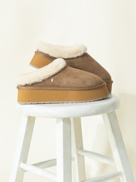 【エミュ オーストラリア/EMU Australia】の【EMU Australia】 Virginia Flare 厚底ムートンスリッポン 人気、トレンドファッション・服の通販 founy(ファニー) ファッション Fashion レディースファッション Fashion for Women 厚底 Platform Shoes クッション Cushion, Throw Pillow 軽量 Lightweight, Ultra Light スリッポン Slip-On, Loafer トレンド Trend, Trending Now ライニング Inner Lining, Inner Fabric, Lined ラグジュアリー Luxury, Elegant リラックス Relax, Relaxed Fit |ID:prp329100004803352