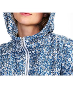 【エーグル/AIGLE】の撥水リバティプリントフーデッドジャケット 人気、トレンドファッション・服の通販 founy(ファニー) ファッション Fashion レディースファッション Fashion for Women アウター Coat / Outerwear Collection レディースジャケット・軽アウター Jackets シリコン Silicone, Silicone Material ドローストリング Drawstring, Pull Cord ファブリック Fabric, Textile ポケット Pocket, Pocket Detail 軽量 Lightweight, Ultra Light |ID:prp329100004803721