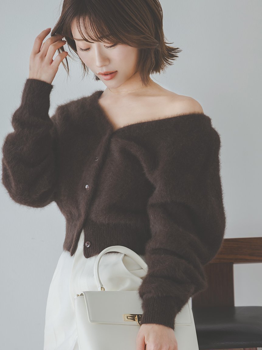 【スナイデル/SNIDEL】のフォックスファーショートカーディガン インテリア・キッズ・メンズ・レディースファッション・服の通販 founy(ファニー) 　ファッション　Fashion　レディースファッション　Fashion for Women　トップス・カットソー　Cut & Sew Tops　カーディガン・羽織り　Layered Style Cardigans　ウェーブ　Wavy Pattern　今季　This Season, Current Season　ショルダー　Shoulder, Shoulder Strap　ストレート　Straight, Straight Cut　スマート　Smart, Elegant　ドロップ　Drop Shoulder, Dropped Style　定番　Standard, Basic Item　人気　Popular, Best Seller　フォックス　Fox, Fox Fur　A/W・秋冬　Autumn/Winter　おすすめ　Recommended / Our Picks　DBRW[059]|ID: prp329100004803731 ipo3291000000034852306