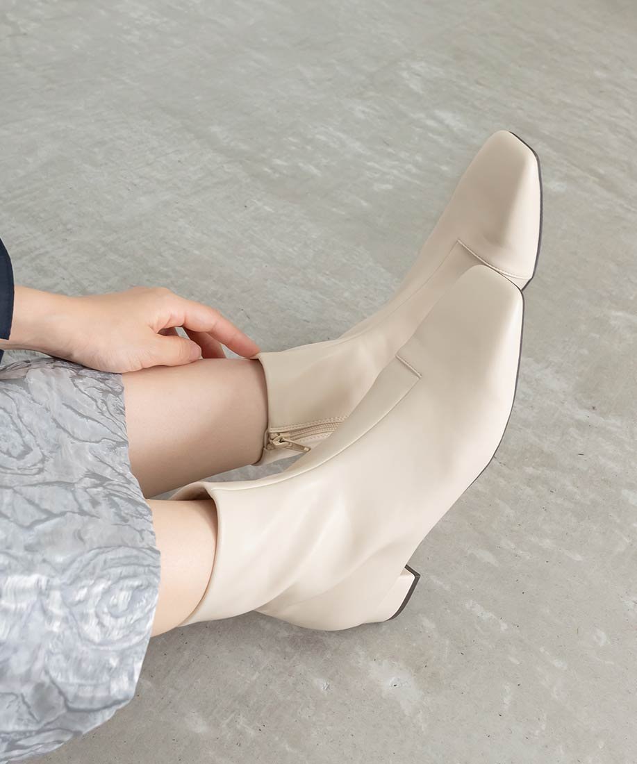 【ランダ/RANDA】の晴雨兼用 スクエアトゥベーシックブーツ インテリア・キッズ・メンズ・レディースファッション・服の通販 founy(ファニー) 　ファッション　Fashion　レディースファッション　Fashion for Women　クッション　Cushion, Throw Pillow　ショート　Short, Short Length　シンプル　Simple, Minimal　ストレッチ　Stretch, Stretchy Fabric　タイツ　Tights, Legwear　フィット　Fit, Slim Fit　フォルム　Silhouette, Form　ベーシック　Basic, Essential　IVORY|ID: prp329100004804191 ipo3291000000034856080