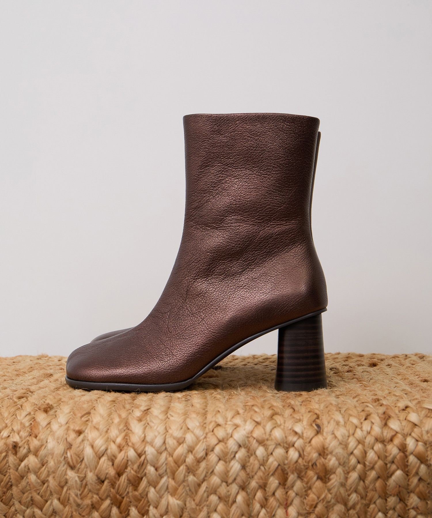 【サロン アダム エ ロペ/SALON adam et rope'】の【WEB限定】レザースクエアトゥヒールショートブーツ インテリア・キッズ・メンズ・レディースファッション・服の通販 founy(ファニー) 　ファッション　Fashion　レディースファッション　Fashion for Women　今季　This Season, Current Season　ショート　Short, Short Length　シンプル　Simple, Minimal　ライニング　Inner Lining, Inner Fabric, Lined　その他(96)|ID: prp329100004805188 ipo3291000000034867371