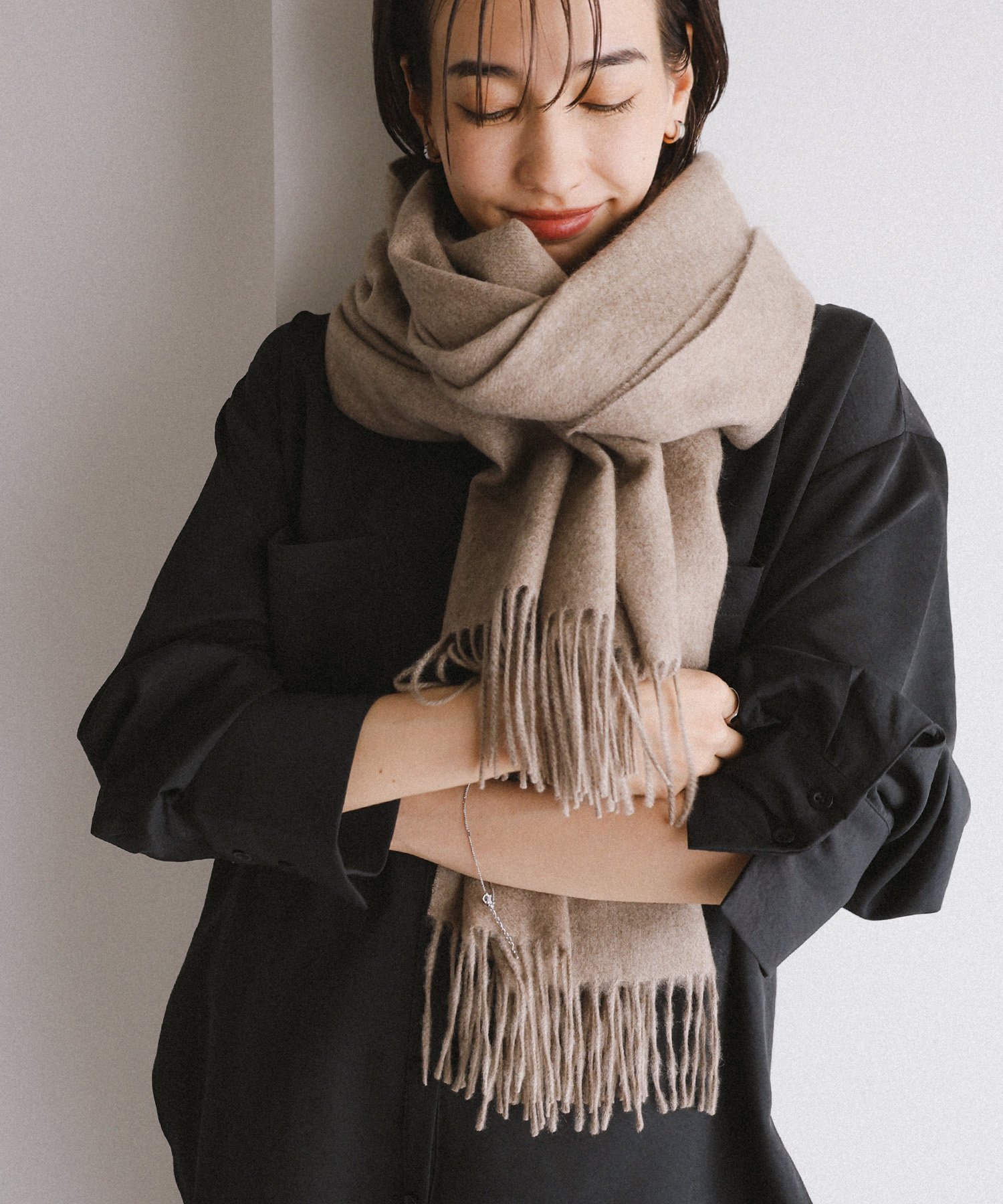 【アンドミー/andme】のカシミヤ 大判ストール evernavy エバーネイビー インテリア・キッズ・メンズ・レディースファッション・服の通販 founy(ファニー) 　ファッション　Fashion　レディースファッション　Fashion for Women　ストール　Stole, Wrap　なめらか　Smooth, Silky Texture　バランス　Balance, Style Balance　フリンジ　Fringe, Tassel　ブランケット　Blanket, Throw Blanket　冬　Winter / This Winter　A/W・秋冬　Autumn/Winter　おすすめ　Recommended / Our Picks　お家時間・ステイホーム　Stay Home / At Home　夏　Summer　エレガント 上品　Elegant　ベージュ|ID: prp329100004805212 ipo3291000000034867616