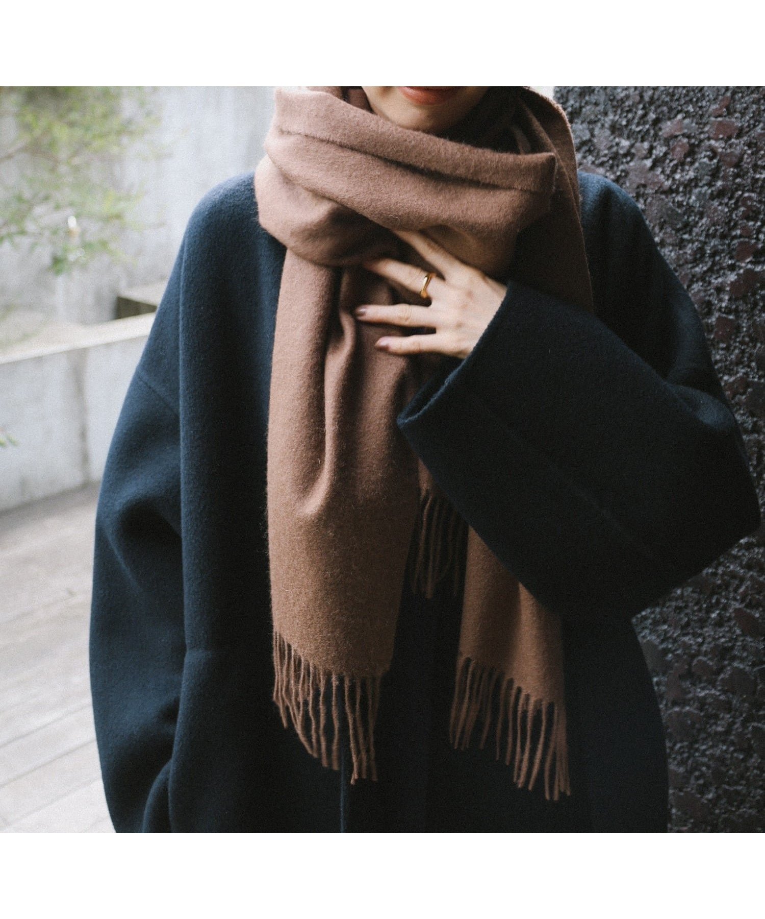 【アンドミー/andme】のカシミヤ 大判ストール evernavy エバーネイビー インテリア・キッズ・メンズ・レディースファッション・服の通販 founy(ファニー) 　ファッション　Fashion　レディースファッション　Fashion for Women　ストール　Stole, Wrap　なめらか　Smooth, Silky Texture　バランス　Balance, Style Balance　フリンジ　Fringe, Tassel　ブランケット　Blanket, Throw Blanket　冬　Winter / This Winter　A/W・秋冬　Autumn/Winter　おすすめ　Recommended / Our Picks　お家時間・ステイホーム　Stay Home / At Home　夏　Summer　エレガント 上品　Elegant　モカブラウン|ID: prp329100004805212 ipo3291000000034867618