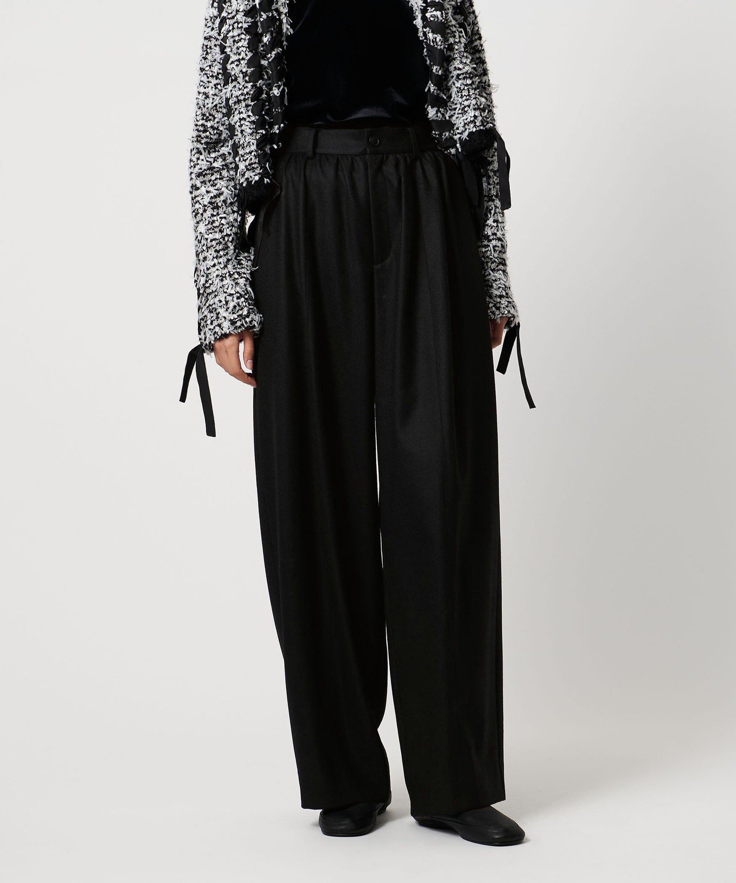 【ユナイテッドアローズ/UNITED ARROWS】のAEWEN MATOPH パネルギャザーパンツ インテリア・キッズ・メンズ・レディースファッション・服の通販 founy(ファニー) ファッション Fashion レディースファッション Fashion for Women パンツ Pants & Trousers コンパクト Compact, Small Size ショート Short, Short Length スニーカー Sneakers, Trainers 人気 Popular, Best Seller フロント Front, Front Design ポケット Pocket, Pocket Detail A/W・秋冬 Autumn/Winter エレガント 上品 Elegant BLACK|ID: prp329100004805307 ipo3291000000034868245