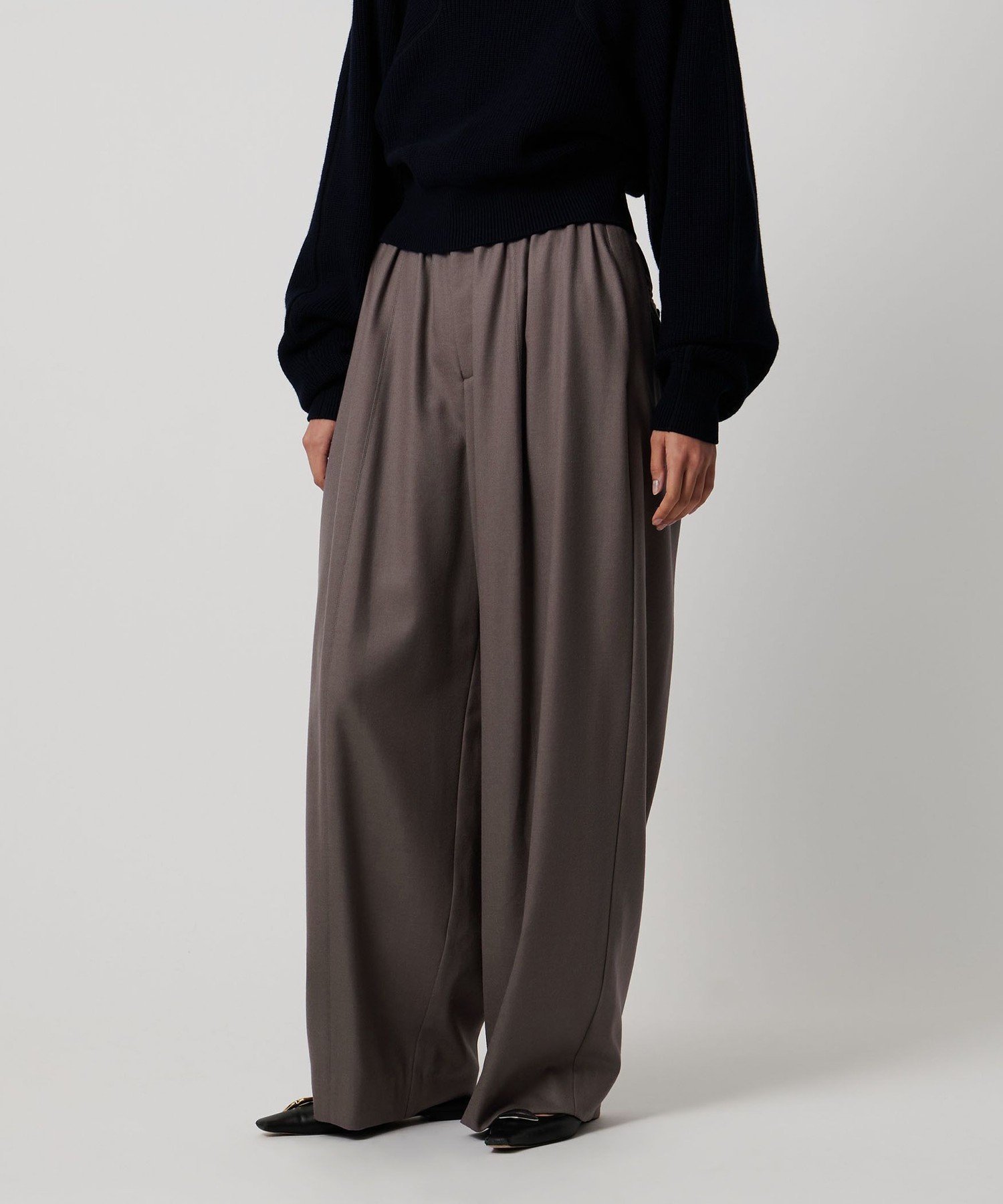 【ユナイテッドアローズ/UNITED ARROWS】のAEWEN MATOPH パネルギャザーパンツ インテリア・キッズ・メンズ・レディースファッション・服の通販 founy(ファニー) ファッション Fashion レディースファッション Fashion for Women パンツ Pants & Trousers コンパクト Compact, Small Size ショート Short, Short Length スニーカー Sneakers, Trainers 人気 Popular, Best Seller フロント Front, Front Design ポケット Pocket, Pocket Detail A/W・秋冬 Autumn/Winter エレガント 上品 Elegant MOCA|ID: prp329100004805307 ipo3291000000034868248