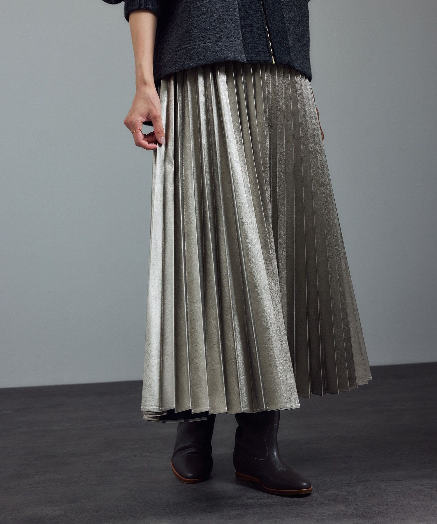 【サロン アダム エ ロペ/SALON adam et rope'】のウォッシャブルメタリックプリーツスカート 2 インテリア・キッズ・メンズ・レディースファッション・服の通販 founy(ファニー) 　ファッション　Fashion　レディースファッション　Fashion for Women　スカート　Skirts　プリーツスカート / 上品フェミニンスタイル　Pleated Skirts　カットソー　Cut and Sewn Top　クール　Cool, Chic　コンパクト　Compact, Small Size　軽量　Lightweight, Ultra Light　シンプル　Simple, Minimal　スウェット / スエット　Sweatshirt, Sweatwear　スニーカー　Sneakers, Trainers　バランス　Balance, Style Balance　プリーツ　Pleats, Pleated　ポケット　Pocket, Pocket Detail　メタリック　Metallic, Shiny Finish　おすすめ　Recommended / Our Picks　シルバー(93)|ID: prp329100004805377 ipo3291000000034868785