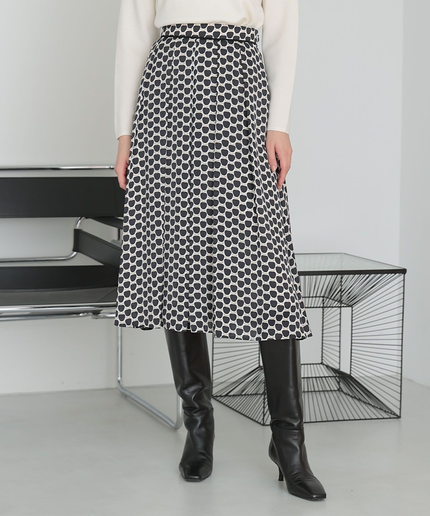 【アナイ/ANAYI】の【セットアップ対応商品】メーレプリントタックフレア スカート 人気、トレンドファッション・服の通販 founy(ファニー) ファッション Fashion レディースファッション Fashion for Women セットアップ Matching Sets スカート・ミニ/ミディ/マキシ Skirts / Mini, Midi & Maxi Skirts スカート Skirts Aライン・フレアスカート A-Line & Flared Skirts イタリア Italy エレガント 上品 Elegant サテン Satin, Glossy Fabric スマート Smart, Elegant セットアップ Set-Up, Coordinated Outfit ドット Polka Dot, Dot Pattern パイピング Piping, Trim Design フォルム Silhouette, Form フレア Flare, Flared プリント Print, Printed Pattern モチーフ Motif, Design Theme モノトーン Monotone, Black and White ロング Long, Long-Length 再入荷 Restock / Back in Stock other-1|ID: prp329100004805395 ipo3291000000034868922