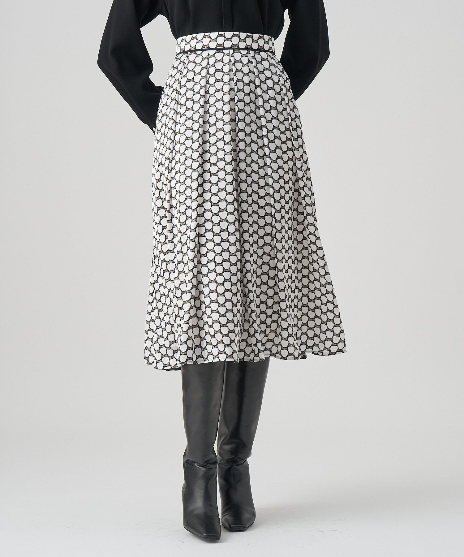 【アナイ/ANAYI】の【セットアップ対応商品】メーレプリントタックフレア スカート インテリア・キッズ・メンズ・レディースファッション・服の通販 founy(ファニー) ファッション Fashion レディースファッション Fashion for Women セットアップ Matching Sets スカート・ミニ/ミディ/マキシ Skirts / Mini, Midi & Maxi Skirts スカート Skirts Aライン・フレアスカート A-Line & Flared Skirts イタリア Italy エレガント 上品 Elegant サテン Satin, Glossy Fabric スマート Smart, Elegant セットアップ Set-Up, Coordinated Outfit ドット Polka Dot, Dot Pattern パイピング Piping, Trim Design フォルム Silhouette, Form フレア Flare, Flared プリント Print, Printed Pattern モチーフ Motif, Design Theme モノトーン Monotone, Black and White ロング Long, Long-Length 再入荷 Restock / Back in Stock white mix|ID: prp329100004805395 ipo3291000000034868927