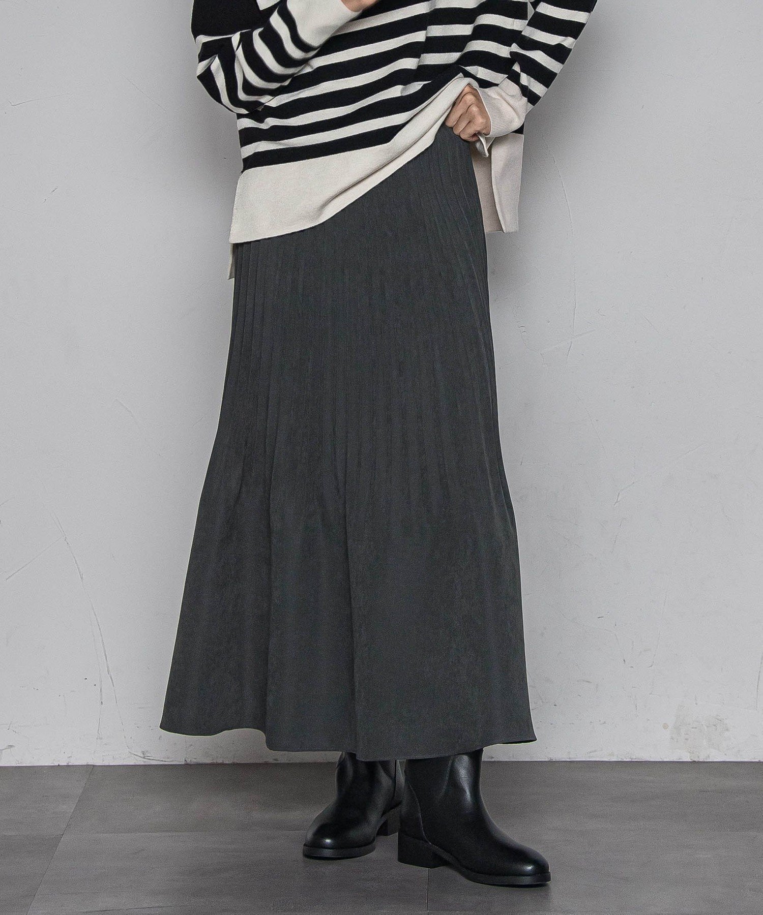 【メイソングレイ/MAYSON GREY】のスウェードライク消しプリーツスカート≪手洗い可能≫ インテリア・キッズ・メンズ・レディースファッション・服の通販 founy(ファニー) ファッション Fashion レディースファッション Fashion for Women スカート Skirts プリーツスカート / 上品フェミニンスタイル Pleated Skirts 秋 Autumn サテン Satin, Glossy Fabric ショート Short, Short Length スニーカー Sneakers, Trainers パターン Pattern, Design Print ピーチ Peach, Soft Touch プリーツ Pleats, Pleated 無地 Plain, Solid Color A/W・秋冬 Autumn/Winter 2025年 2025 2025-2026秋冬・A/W Autumn/Winter 2025–26 AW25–26 チャコールグレー|ID: prp329100004805457 ipo3291000000034869508