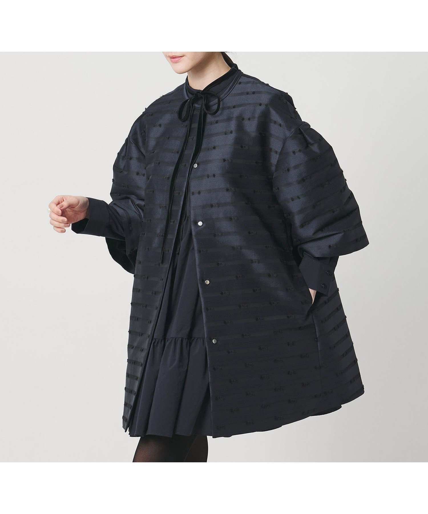 【ユナイテッドアローズ/UNITED ARROWS】のリボン カットジャガード コート インテリア・キッズ・メンズ・レディースファッション・服の通販 founy(ファニー) 　ファッション　Fashion　レディースファッション　Fashion for Women　アウター　Coat / Outerwear Collection　コート・ロングコート・ピーコート　Long Coats, Peacoats & More　インナー　Innerwear　カットジャガード　Cut Jacquard　セットアップ　Set-Up, Coordinated Outfit　ドット　Polka Dot, Dot Pattern　パイピング　Piping, Trim Design　フォルム　Silhouette, Form　フロント　Front, Front Design　ベスト　Vest, Waistcoat　メタル　Metal, Metal Parts　リボン　Ribbon, Bow　おすすめ　Recommended / Our Picks　NAVY|ID: prp329100004805478 ipo3291000000034869745