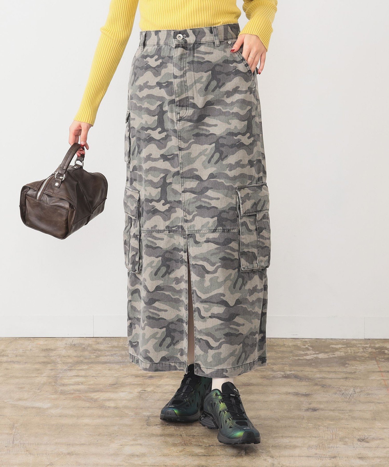 【ビームス ウイメン/BEAMS】のカーゴ ポケット タイト スカート インテリア・キッズ・メンズ・レディースファッション・服の通販 founy(ファニー) ファッション Fashion レディースファッション Fashion for Women スカート Skirts ヴィンテージ Vintage Style コンパクト Compact, Small Size シンプル Simple, Minimal スウェット / スエット Sweatshirt, Sweatwear スニーカー Sneakers, Trainers スリット Slit, Slit Detail ダウン Down, Puffer ツイル Twist, Twisted Detail トレンド Trend, Trending Now フロント Front, Front Design プリント Print, Printed Pattern ポケット Pocket, Pocket Detail 無地 Plain, Solid Color リップ Lip, Lip Motif おすすめ Recommended / Our Picks CAMO|ID: prp329100004805532 ipo3291000000034870160