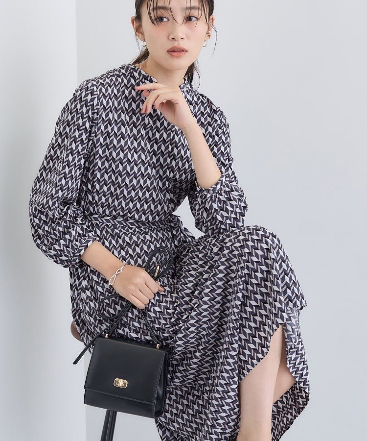 【インディヴィ/INDIVI】の【洗える/オリジナル柄】ジオメプリント フレアワンピース インテリア・キッズ・メンズ・レディースファッション・服の通販 founy(ファニー) ファッション Fashion レディースファッション Fashion for Women ワンピース Dresses 洗える Machine Washable カーディガン Cardigan, Knitwear ジャケット Jacket, Outerwear スキッパー Skipper, Open Collar スマート Smart, Elegant フィット Fit, Slim Fit フレア Flare, Flared プリント Print, Printed Pattern ペチコート Petticoat, Underskirt ポケット Pocket, Pocket Detail モチーフ Motif, Design Theme ループ Loop, Loop Knit おすすめ Recommended / Our Picks ブラック|ID: prp329100004805658 ipo3291000000034871184