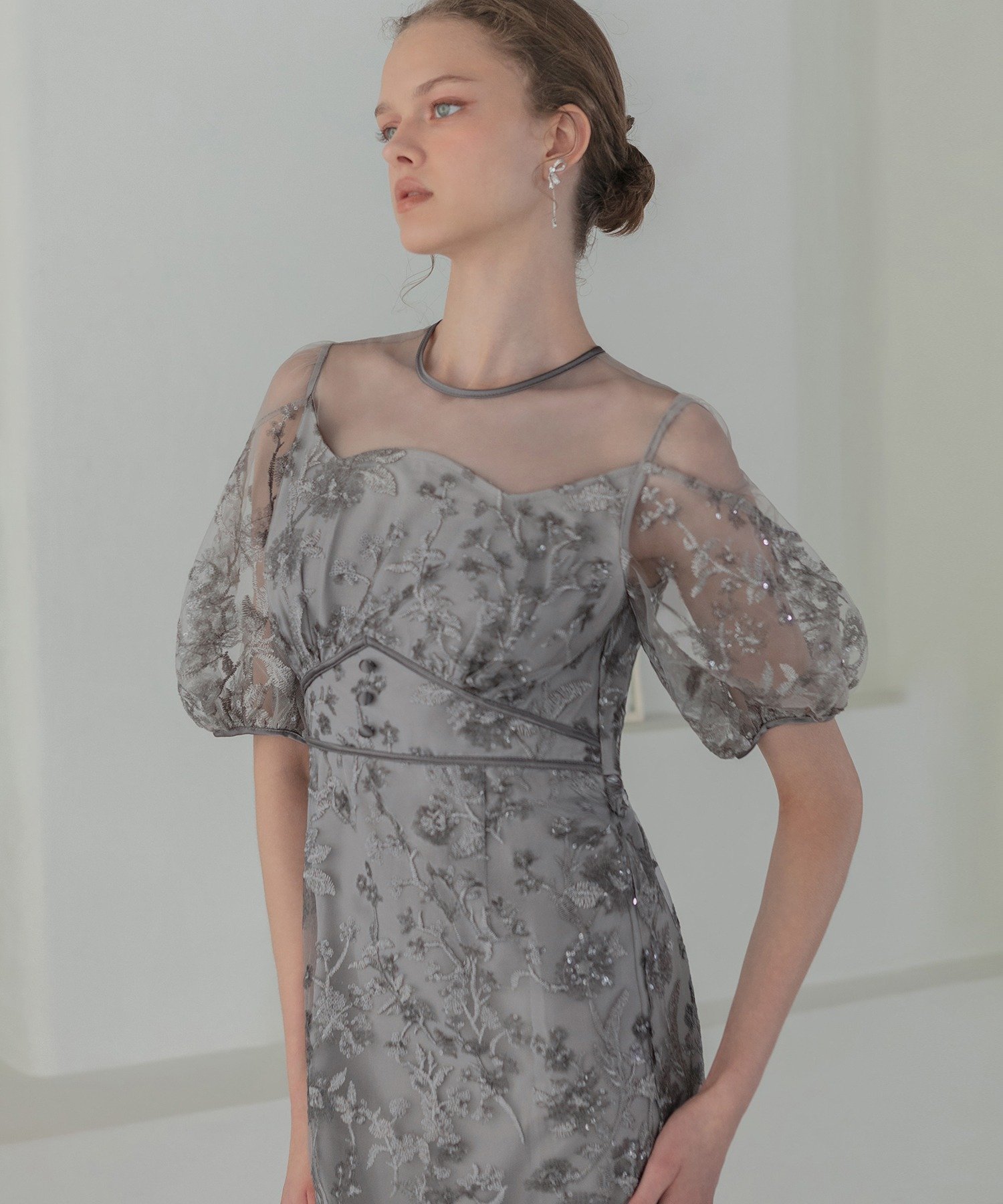 【レジャ/Leja】のLEJA-フラワーディテールパフスリーブIラインワンピースドレス結婚式 インテリア・キッズ・メンズ・レディースファッション・服の通販 founy(ファニー) 　ファッション　Fashion　レディースファッション　Fashion for Women　ワンピース　Dresses　フォーマル・パーティードレス・結婚式用ドレス　Elegant & Casual Dresses　結婚式　Wedding　GRAY|ID: prp329100004805659 ipo3291000000034871188