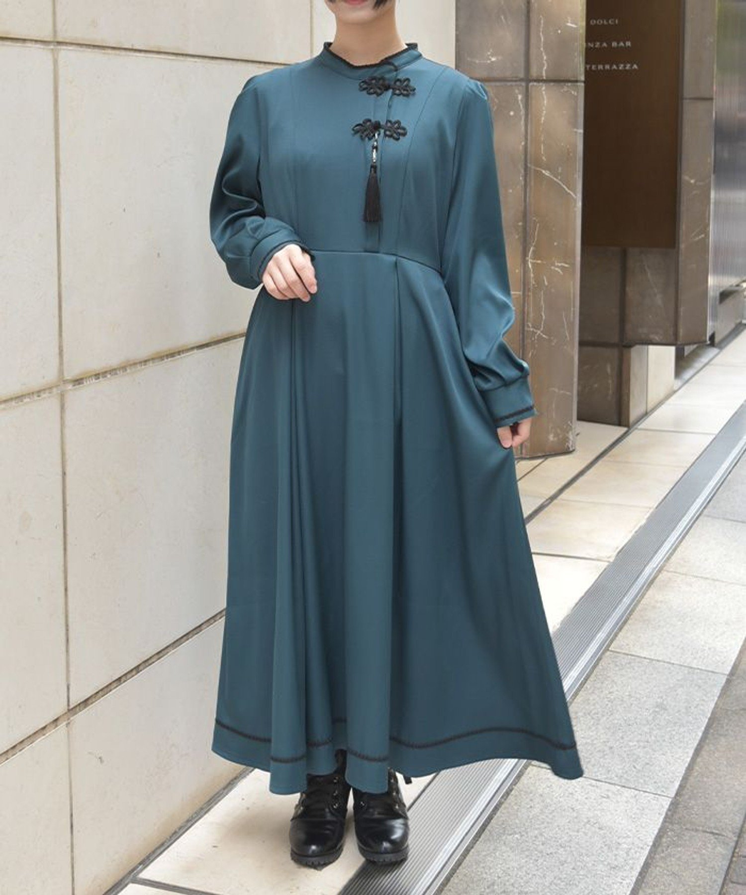 【アクシーズファム/axes femme】のタッセル付チャイナワンピース インテリア・キッズ・メンズ・レディースファッション・服の通販 founy(ファニー) 　ファッション　Fashion　レディースファッション　Fashion for Women　ワンピース　Dresses　おすすめ　Recommended / Our Picks　オリエンタル　Oriental Pattern　スタンド　Stand Collar, Upright Stand　タッセル　Tassel, Fringe　フロント　Front, Front Design　ロング　Long, Long-Length　エレガント 上品　Elegant　A/W・秋冬　Autumn/Winter　グリーン|ID: prp329100004805669 ipo3291000000034871308