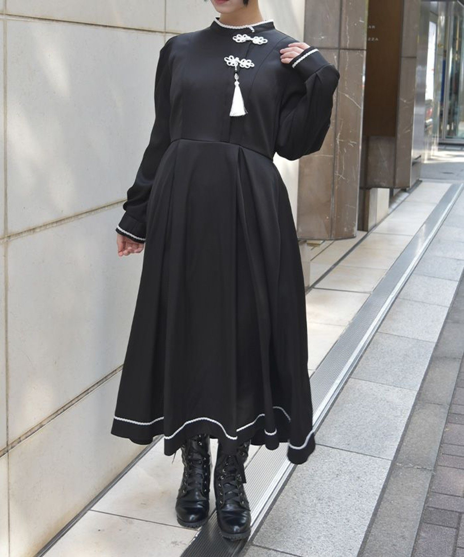 【アクシーズファム/axes femme】のタッセル付チャイナワンピース インテリア・キッズ・メンズ・レディースファッション・服の通販 founy(ファニー) 　ファッション　Fashion　レディースファッション　Fashion for Women　ワンピース　Dresses　おすすめ　Recommended / Our Picks　オリエンタル　Oriental Pattern　スタンド　Stand Collar, Upright Stand　タッセル　Tassel, Fringe　フロント　Front, Front Design　ロング　Long, Long-Length　エレガント 上品　Elegant　A/W・秋冬　Autumn/Winter　黒|ID: prp329100004805669 ipo3291000000034871310