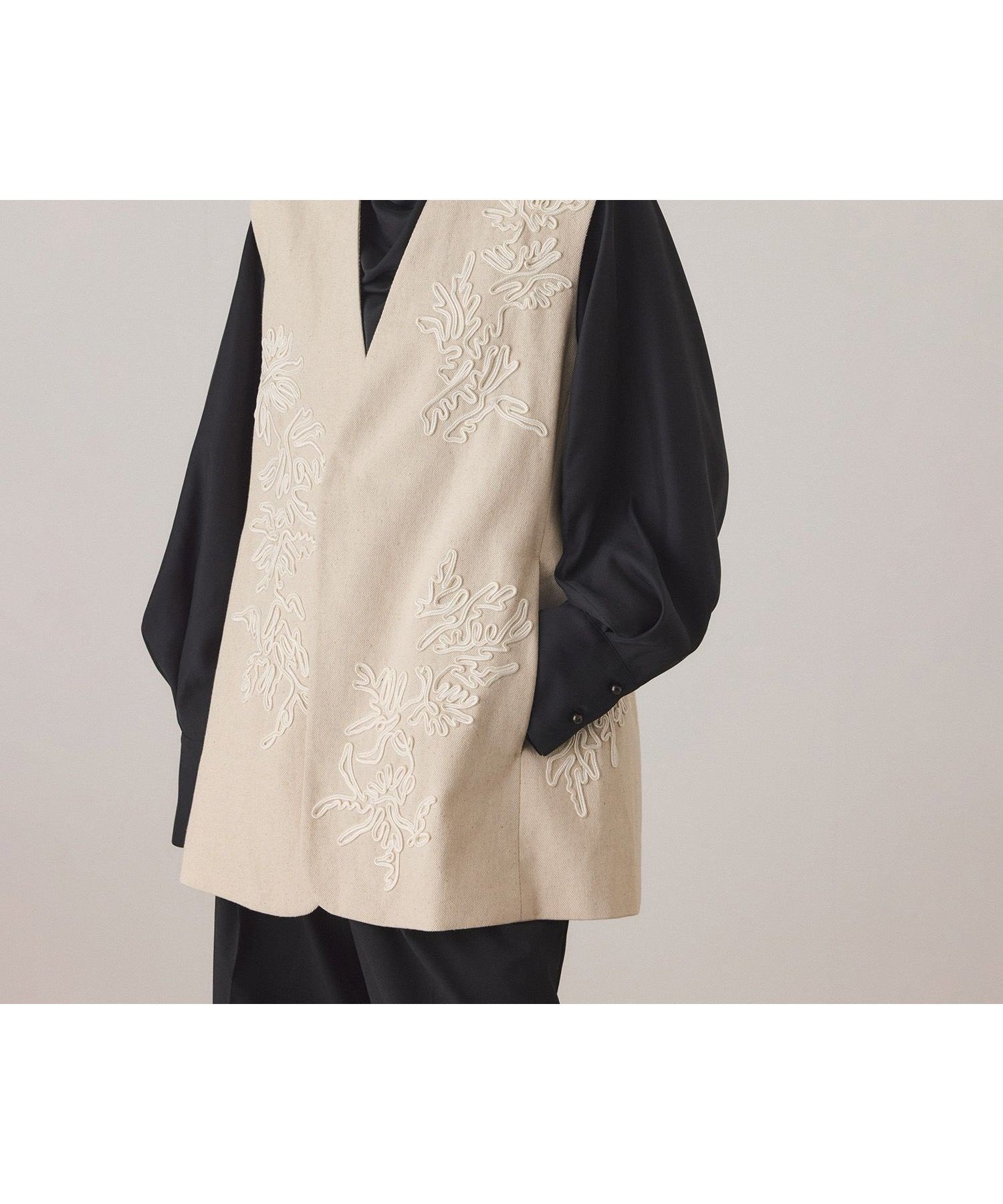 【アダム エ ロペ/ADAM ET ROPE'】のエンブロイダリージレ 人気、トレンドファッション・服の通販 founy(ファニー) ファッション Fashion レディースファッション Fashion for Women アウター Coat / Outerwear Collection トップス・カットソー Cut & Sew Tops ベスト&ジレ / 重ね着スタイル Vests & Gilets オケージョン Occasion Wear スカーフ Scarf, Neckwear スラックス Slacks, Dress Pants デニム Denim, Jeans Material ポケット Pocket, Pocket Detail リネン Linen, Linen Fabric おすすめ Recommended / Our Picks 2026年 2026 other-1|ID: prp329100004805694 ipo3291000000034871533