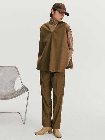 【ミラオーウェン/Mila Owen】の【セットアイテム】フレアベストタートルニットパンツSET UP インテリア・キッズ・メンズ・レディースファッション・服の通販 founy(ファニー) 　雑誌掲載アイテム　Magazine Picks & Fashion Features　ファッション雑誌　Fashion Magazines　クラッシィ　CLASSY.　ファッション　Fashion　レディースファッション　Fashion for Women　アウター　Coat / Outerwear Collection　インナー　Innerwear　オケージョン　Occasion Wear　秋　Autumn　12月号　December Issue　シアー　Sheer, See-Through　シルク　Silk, 100% Silk　ストレート　Straight, Straight Cut　スマート　Smart, Elegant　センター　Center, Center Line　雑誌　Magazine, Fashion Magazine　タートル　Turtleneck, Turtle Collar　ツイード　Twill, Twill Weave　バランス　Balance, Style Balance　フォルム　Silhouette, Form　フレア　Flare, Flared　ベスト　Vest, Waistcoat　ボトム　Bottoms, Lower Wear　モノトーン　Monotone, Black and White　おすすめ　Recommended / Our Picks　エレガント 上品　Elegant　BEG[037]|ID: prp329100004805696 ipo3291000000034871550