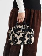【ヴァン/Vin】のレオパードボアミニボストンバッグ 人気、トレンドファッション・服の通販 founy(ファニー) ファッション Fashion レディースファッション Fashion for Women バッグ Bags コンパクト Compact, Small Size ショルダー Shoulder, Shoulder Strap スクエア Square, Square Shape スマホ Smartphone, Mobile Device ボストンバッグ Boston Bag, Retro Bag ポケット Pocket, Pocket Detail レオパード Leopard, Animal Print 手帳 Planner, Notebook 財布 Wallet, Purse thumbnail シロクロ|ID: prp329100004805845 ipo3291000000034873089