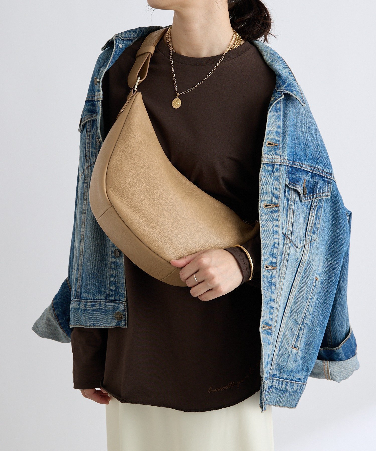 【リヴドロワ/RIVE DROITE】の【軽量◎】カーブレザーショルダーバッグ インテリア・キッズ・メンズ・レディースファッション・服の通販 founy(ファニー) ファッション Fashion レディースファッション Fashion for Women バッグ Bags 軽量 Lightweight, Ultra Light ショルダー Shoulder, Shoulder Strap シンプル Simple, Minimal ポケット Pocket, Pocket Detail 再入荷 Restock / Back in Stock おすすめ Recommended / Our Picks サンドベージュ|ID: prp329100004805911 ipo3291000000034873517