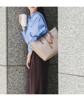 【ロデスコ/RODE SKO / URBAN RESEARCH】のチャーム付A4トートバッグ 人気、トレンドファッション・服の通販 founy(ファニー) ファッション Fashion レディースファッション Fashion for Women バッグ Bags クール Cool, Chic シンプル Simple, Minimal スマート Smart, Elegant スーツ Suit, Formalwear セットアップ Set-Up, Coordinated Outfit チャーム Charm, Pendant 定番 Standard, Basic Item フォルム Silhouette, Form フロント Front, Front Design A/W・秋冬 Autumn/Winter 冬 Winter / This Winter おすすめ Recommended / Our Picks エレガント 上品 Elegant ビジネス 仕事 通勤 Business / Work / Commuting 2025年 2025 2025-2026秋冬・A/W Autumn/Winter 2025–26 AW25–26 |ID:prp329100004805912