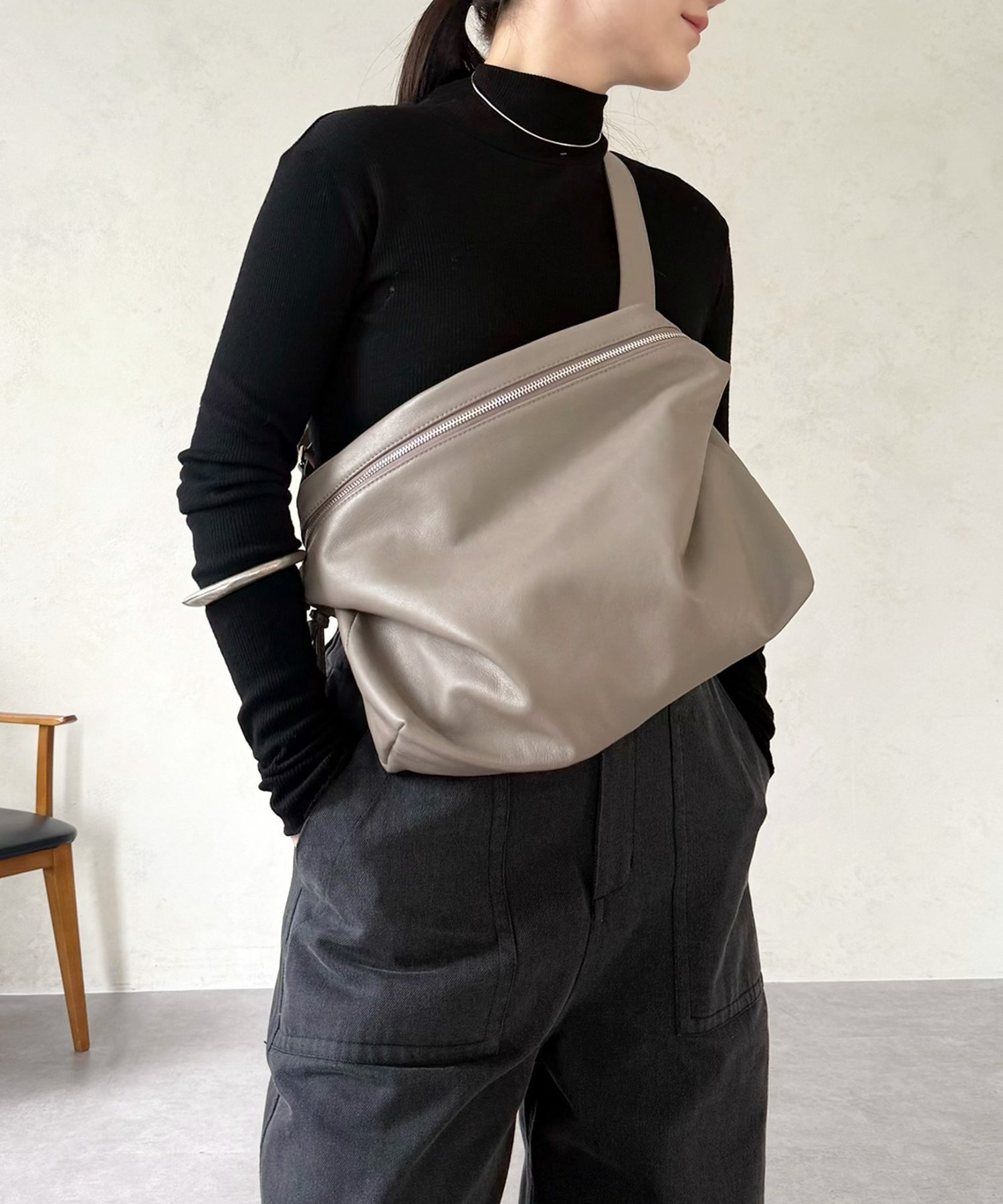 【ビアズリー/BEARDSLEY】のスクエアショルダーバッグ インテリア・キッズ・メンズ・レディースファッション・服の通販 founy(ファニー) ファッション Fashion レディースファッション Fashion for Women バッグ Bags ショルダー Shoulder, Shoulder Strap スクエア Square, Square Shape ポケット Pocket, Pocket Detail 再入荷 Restock / Back in Stock おすすめ Recommended / Our Picks 旅行 Travel グレージュ|ID: prp329100004805936 ipo3291000000034873660