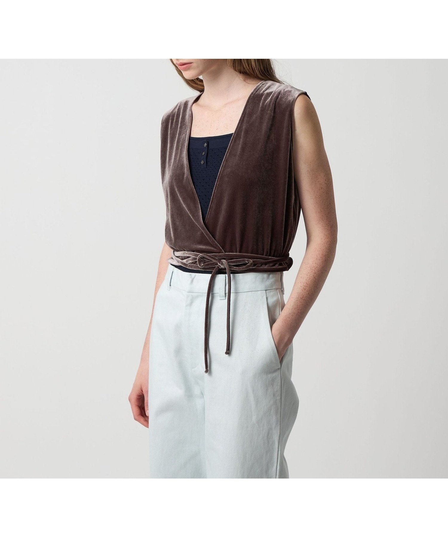 【ビューティ&ユース ユナイテッドアローズ/BEAUTY&YOUTH / UNITED ARROWS】のSteven Alan ベロア カシュクール ベスト インテリア・キッズ・メンズ・レディースファッション・服の通販 founy(ファニー) ファッション Fashion レディースファッション Fashion for Women アウター Coat / Outerwear Collection トップス・カットソー Cut & Sew Tops ベスト&ジレ / 重ね着スタイル Vests & Gilets ベロアトップス Velour Tops / Velvet-Look Items カシュクール Wrap Design カットソー Cut and Sewn Top シンプル Simple, Minimal ベスト Vest, Waistcoat ベロア Velour, Soft Velvet エレガント 上品 Elegant DK.GRAY|ID: prp329100004805969 ipo3291000000034873921