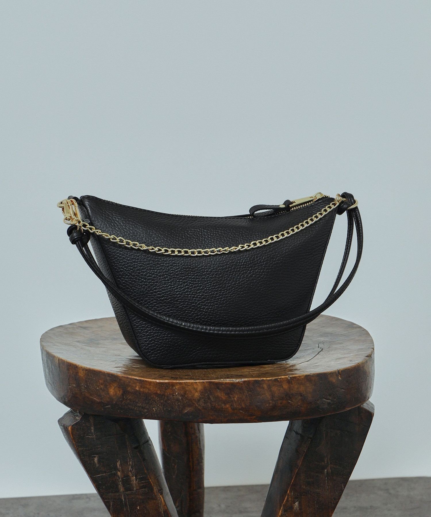 【サロン アダム エ ロペ/SALON adam et rope'】の【AULENTTI(オーレンティ)】チェーン付きバッグ インテリア・キッズ・メンズ・レディースファッション・服の通販 founy(ファニー) 　ファッション　Fashion　レディースファッション　Fashion for Women　バッグ　Bags　チェーン　Chain, Chain Strap　ブラック(01)|ID: prp329100004806487 ipo3291000000034878332